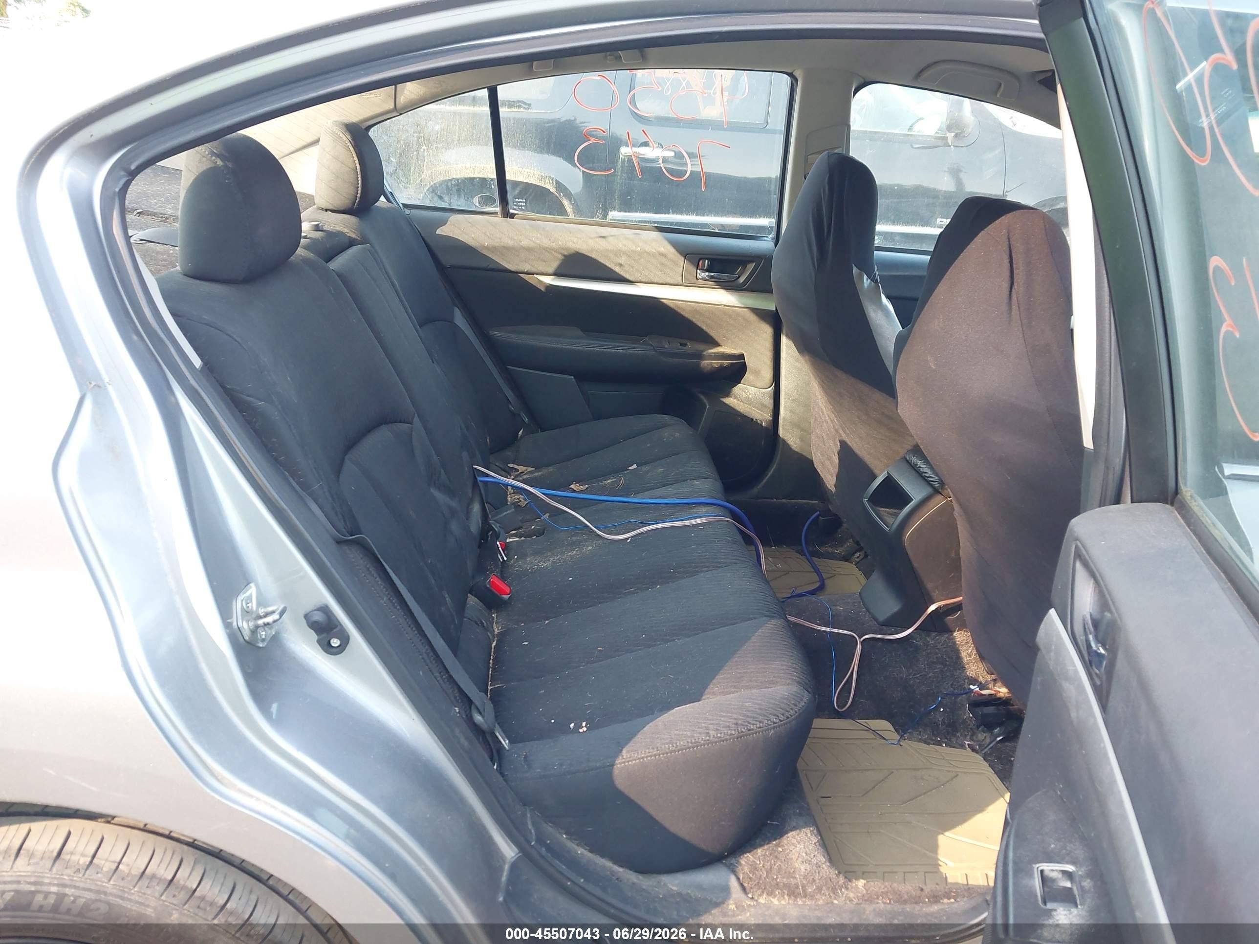 2010 Subaru Legacy 2.5i Premium Silver vin: 4S3BMBC66A3227167