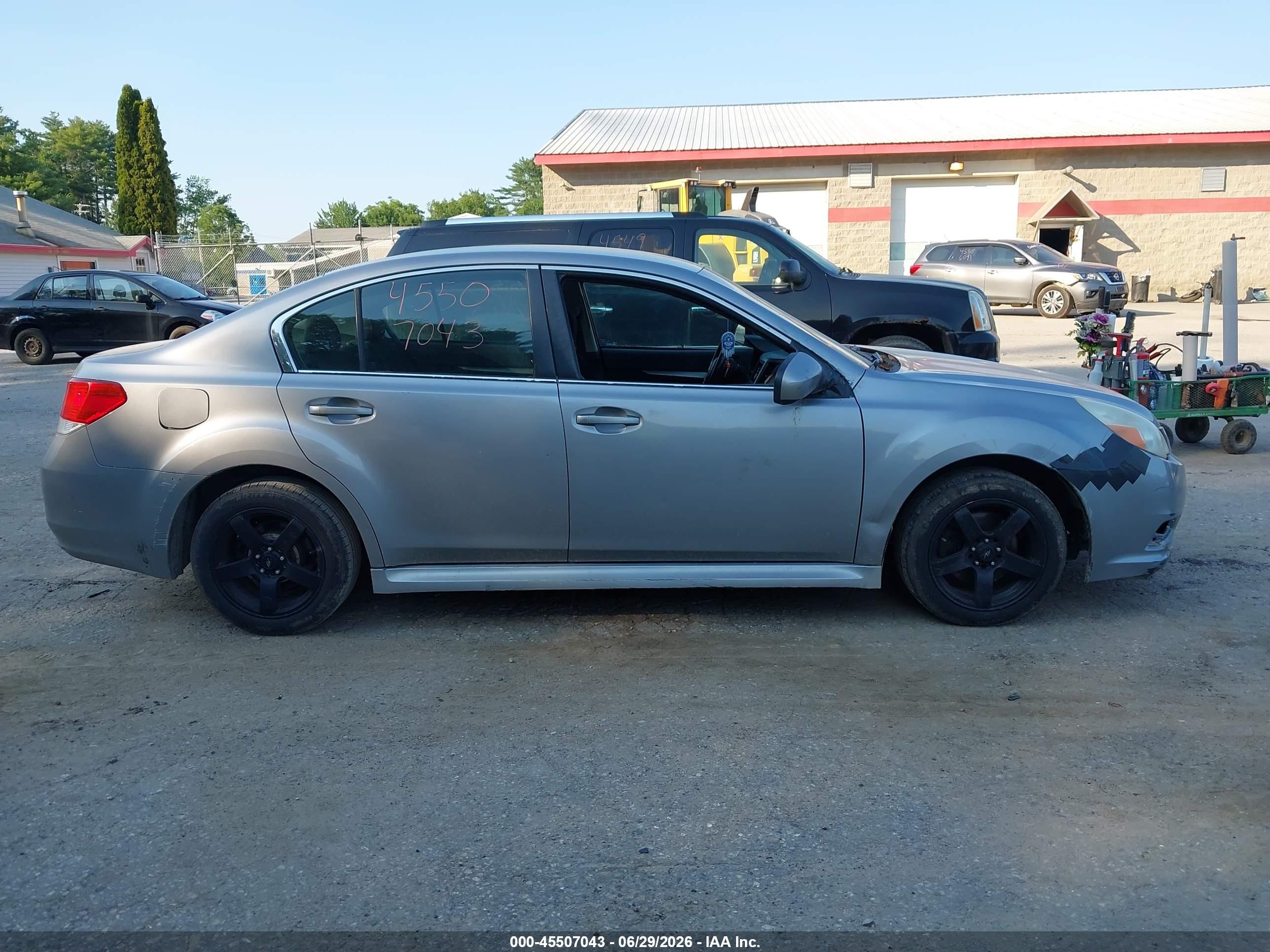 2010 Subaru Legacy 2.5i Premium Silver vin: 4S3BMBC66A3227167