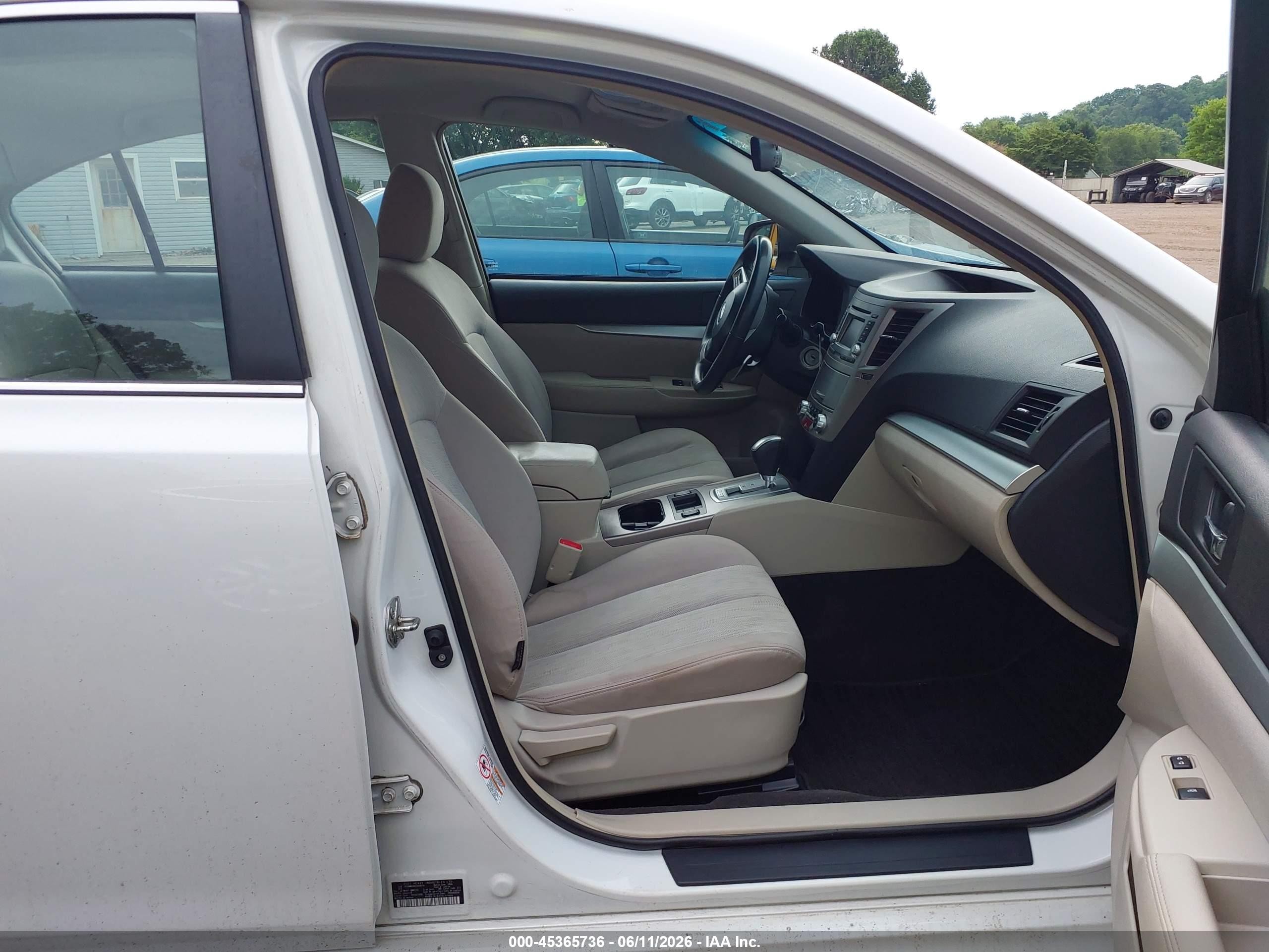 2014 Subaru Legacy 2.5i Premium White vin: 4S3BMBC66E3028710