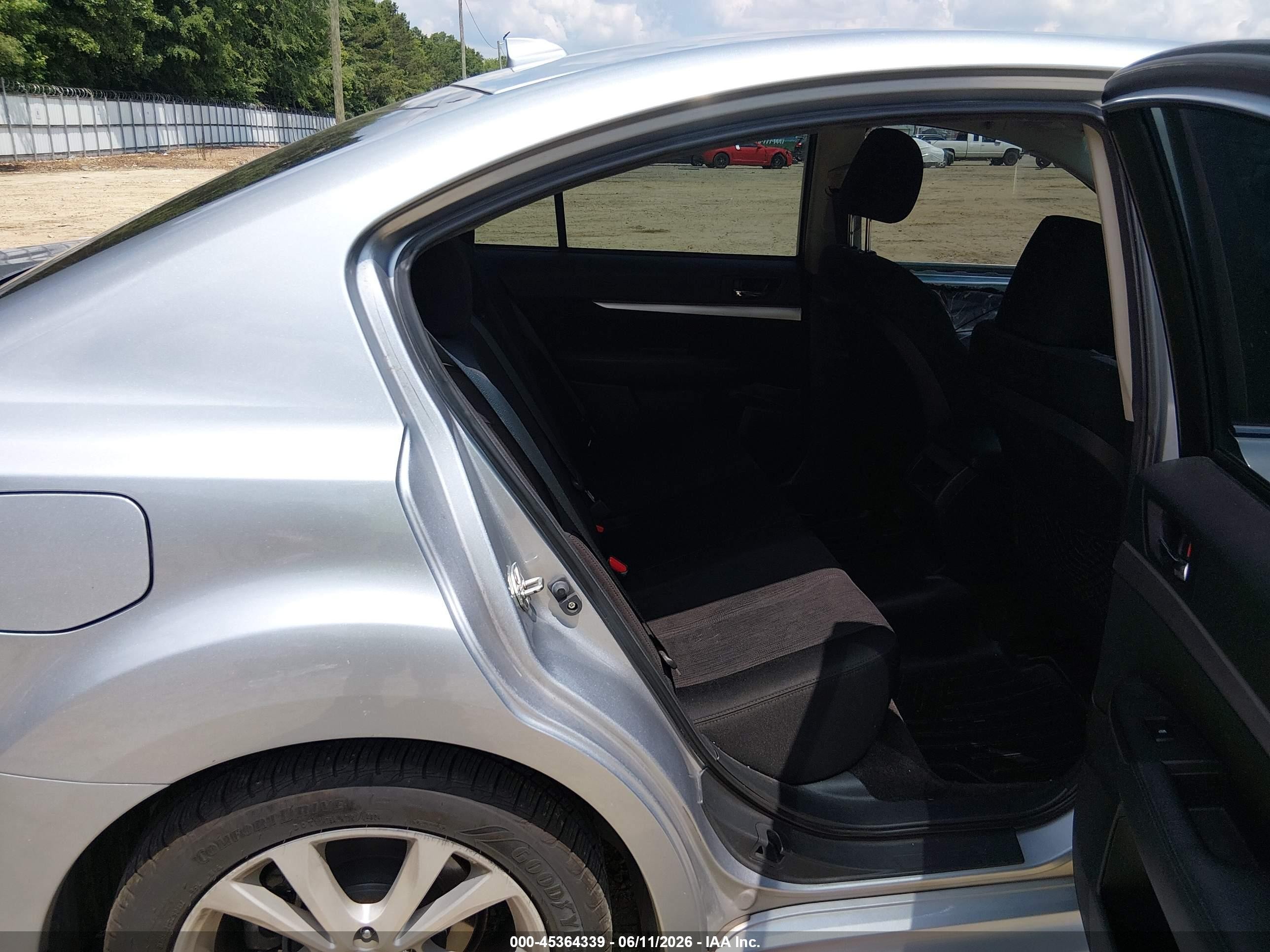 2014 Subaru Legacy 2.5i Premium Silver vin: 4S3BMBC66E3030280