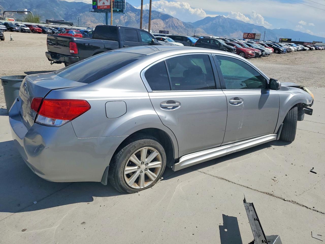 2011 Subaru Legacy 2.5i Premium Silver vin: 4S3BMBC67B3242410