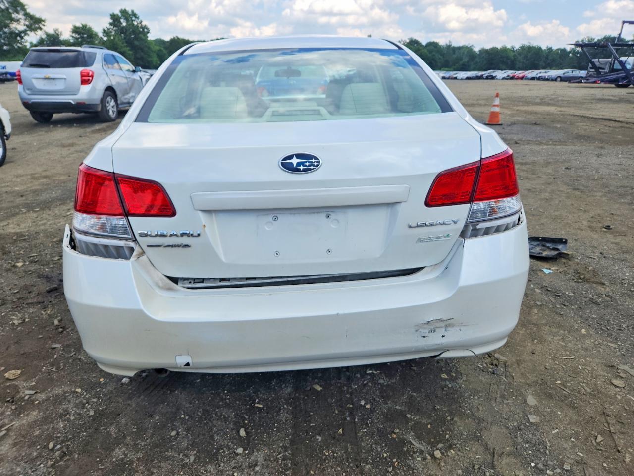 2011 Subaru Legacy 2.5i Premium Белый vin: 4S3BMBC67B3261426