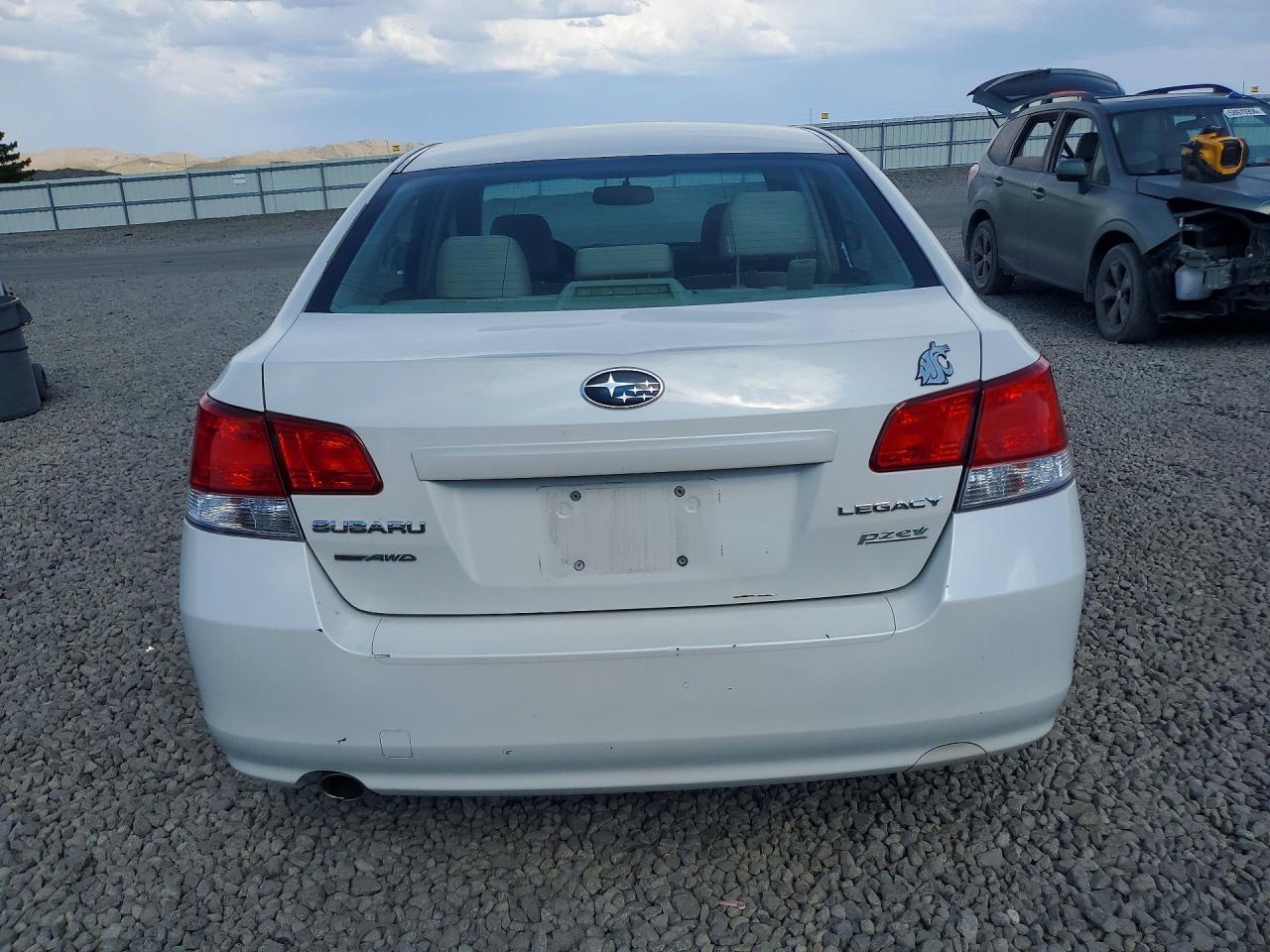 2013 Subaru Legacy 2.5i Premium White vin: 4S3BMBC67D3020355