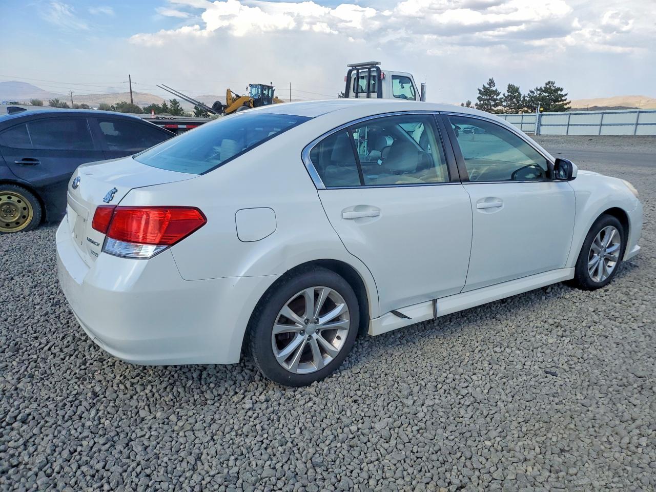 2013 Subaru Legacy 2.5i Premium White vin: 4S3BMBC67D3020355