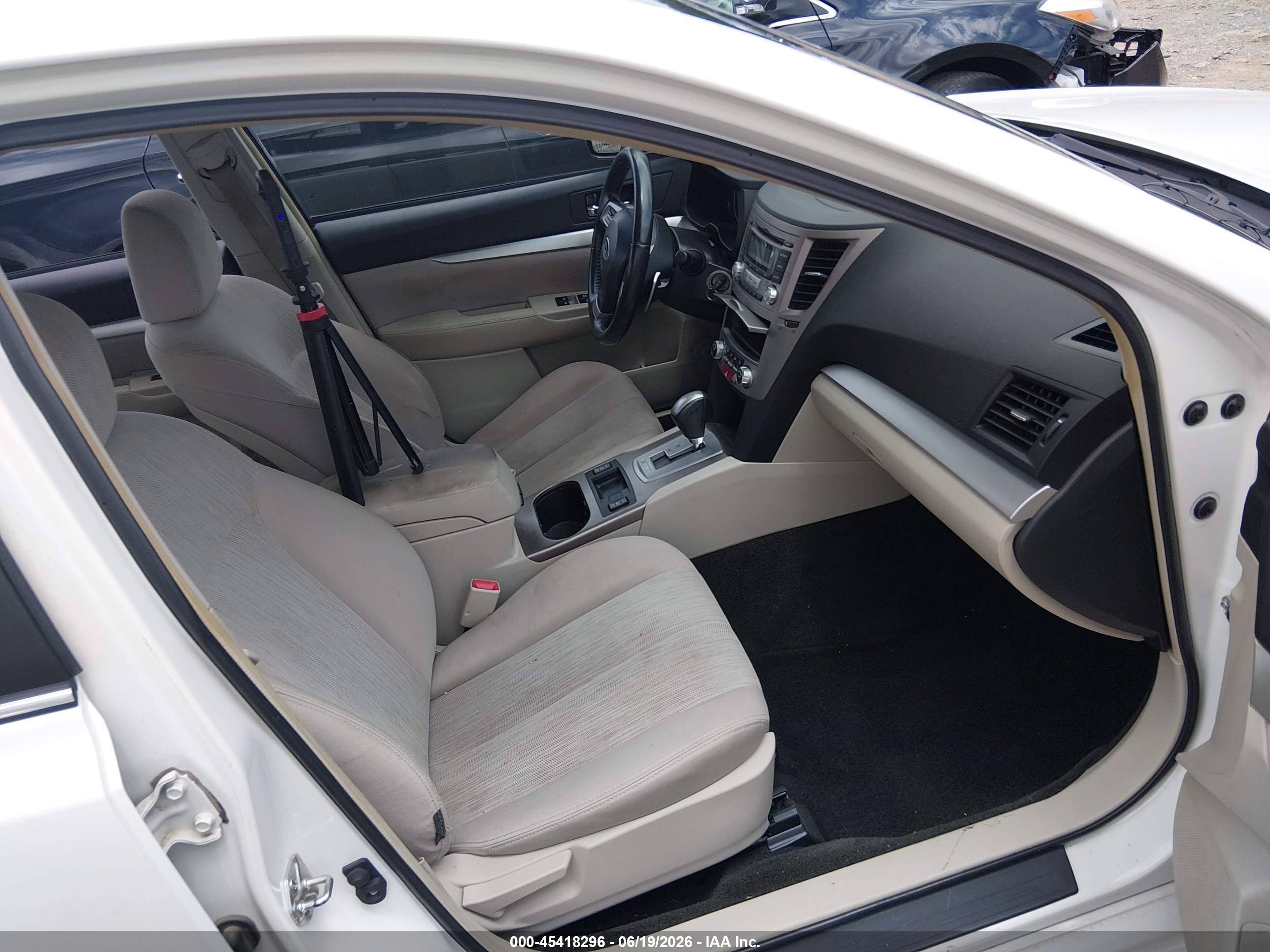 2013 Subaru Legacy 2.5i Premium White vin: 4S3BMBC67D3033252