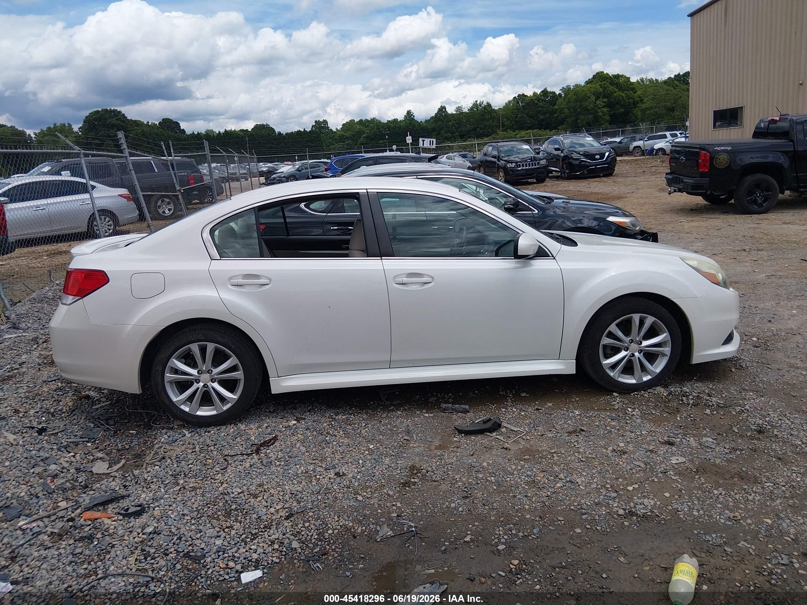 2013 Subaru Legacy 2.5i Premium White vin: 4S3BMBC67D3033252