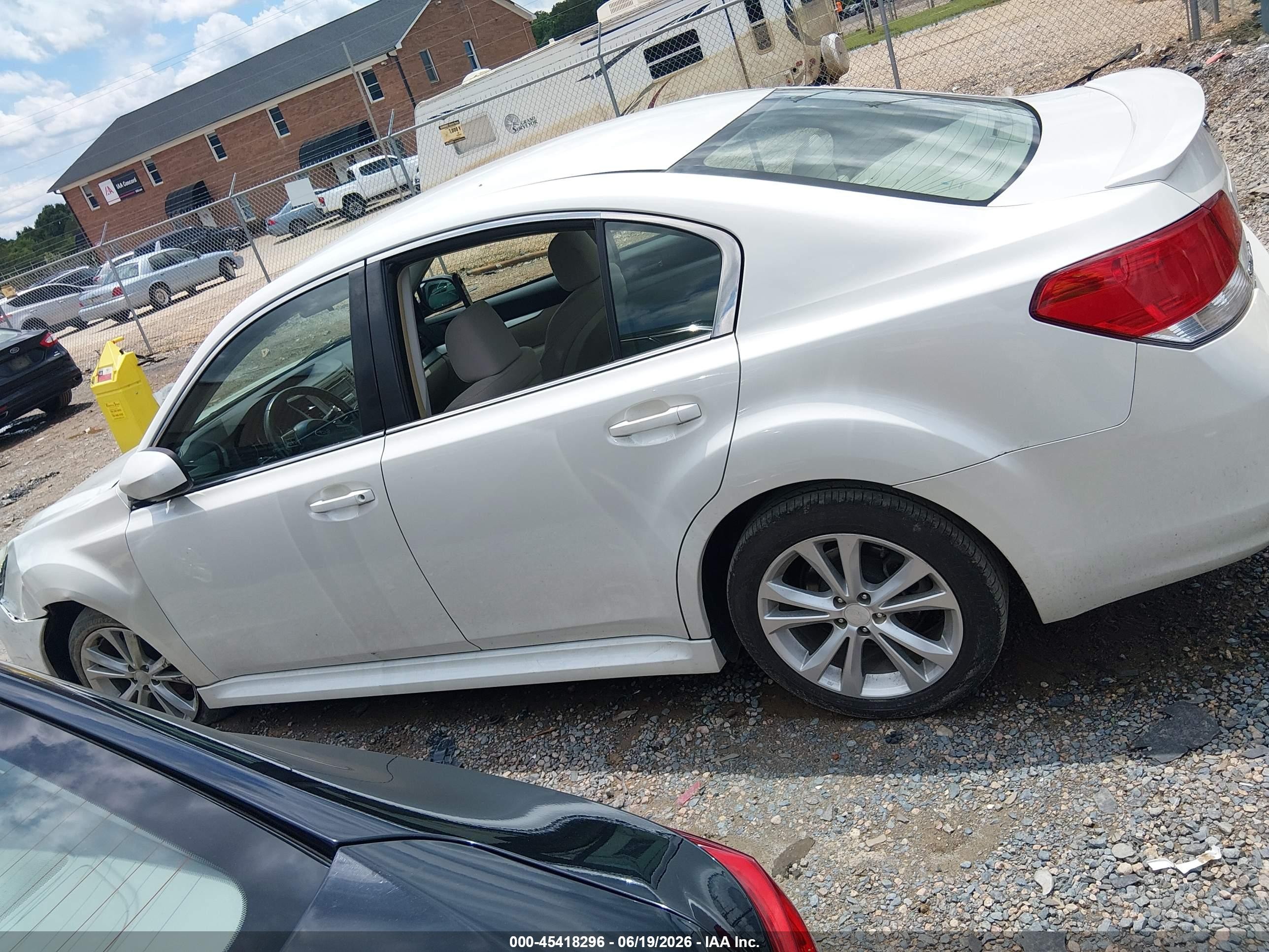 2013 Subaru Legacy 2.5i Premium White vin: 4S3BMBC67D3033252
