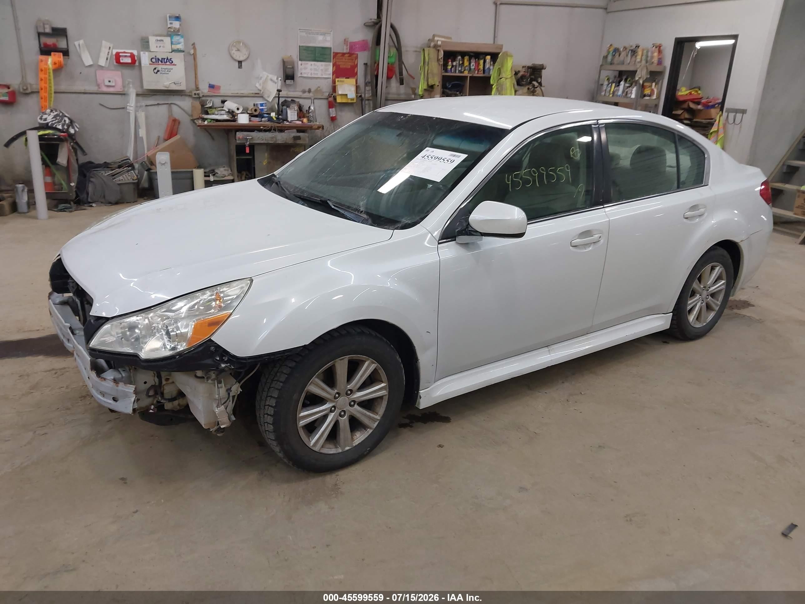2011 Subaru Legacy 2.5i Premium Белый vin: 4S3BMBC68B3213966
