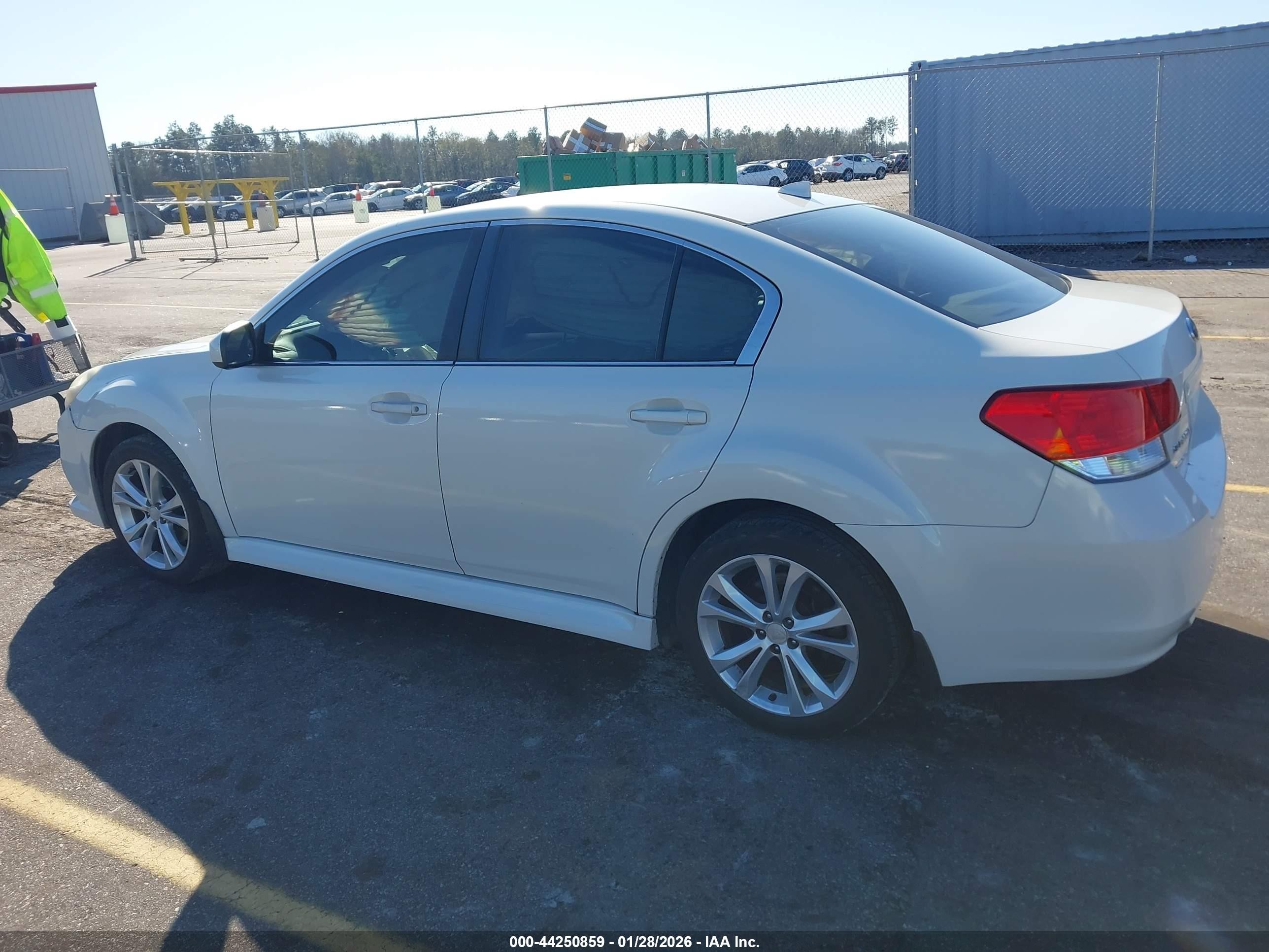 2014 Subaru Legacy 2.5i Premium White vin: 4S3BMBC68E3026599