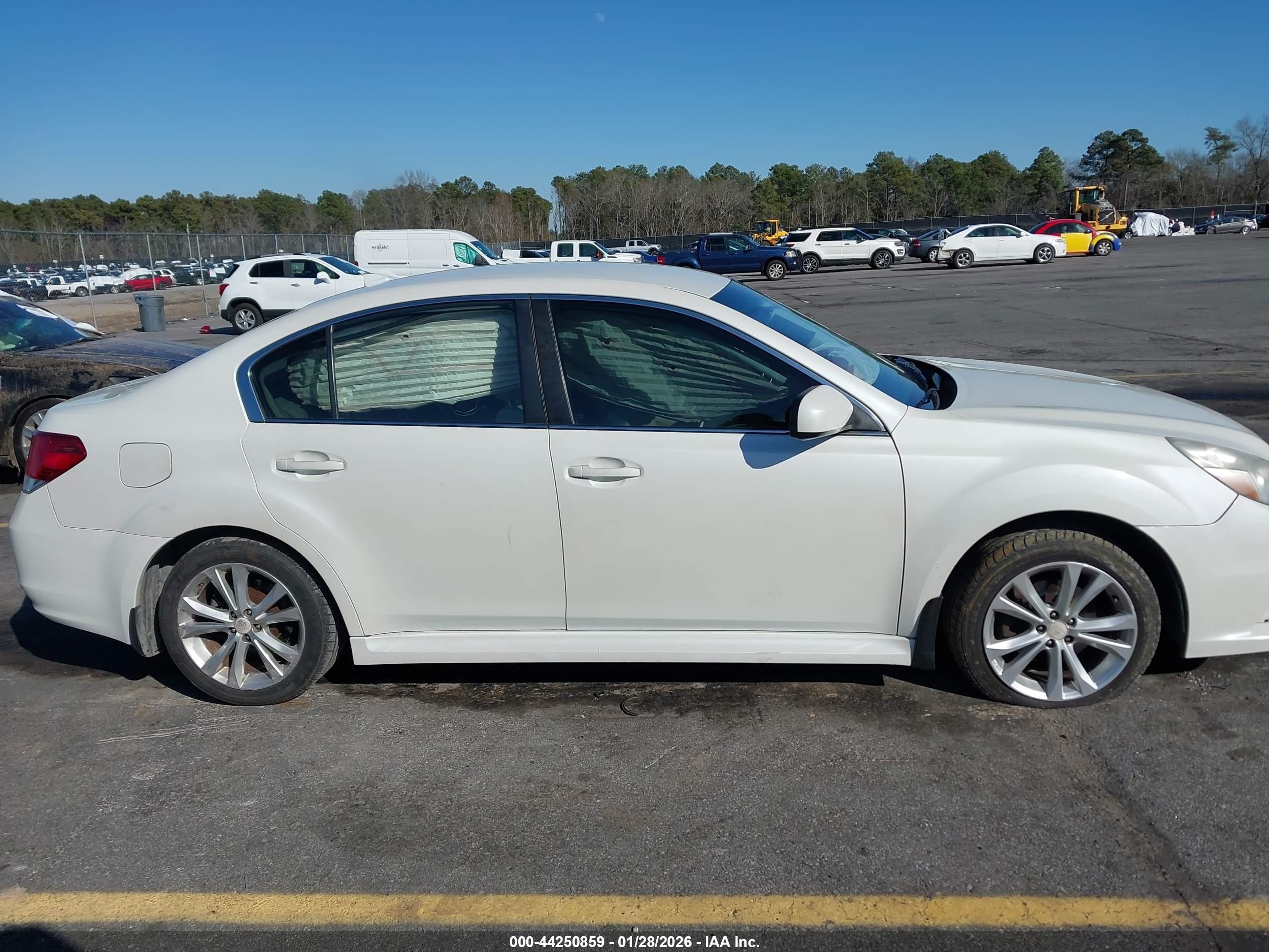 2014 Subaru Legacy 2.5i Premium White vin: 4S3BMBC68E3026599