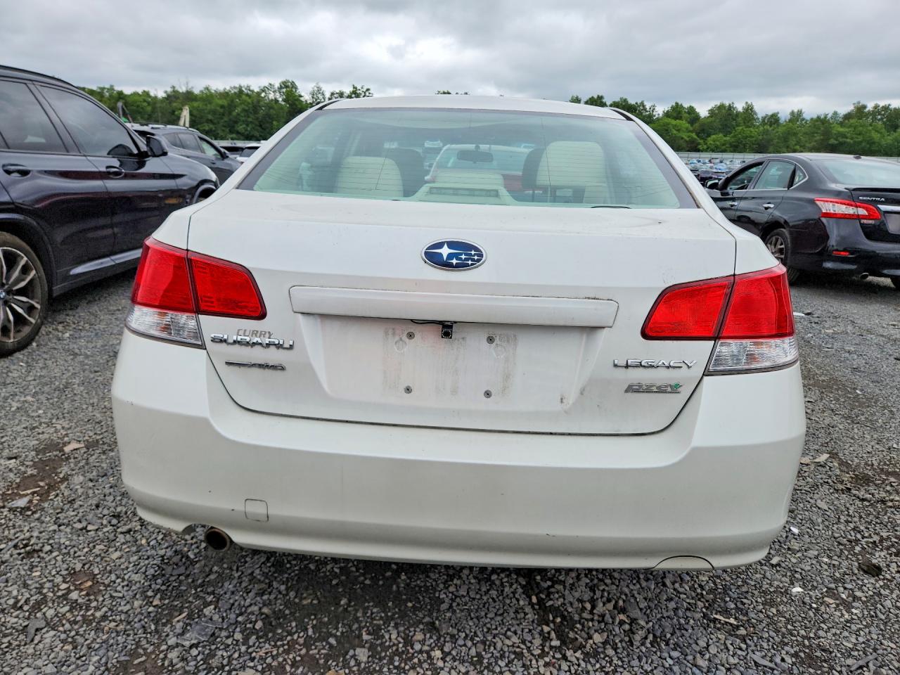 2011 Subaru Legacy 2.5i Premium White vin: 4S3BMBC69B3245292