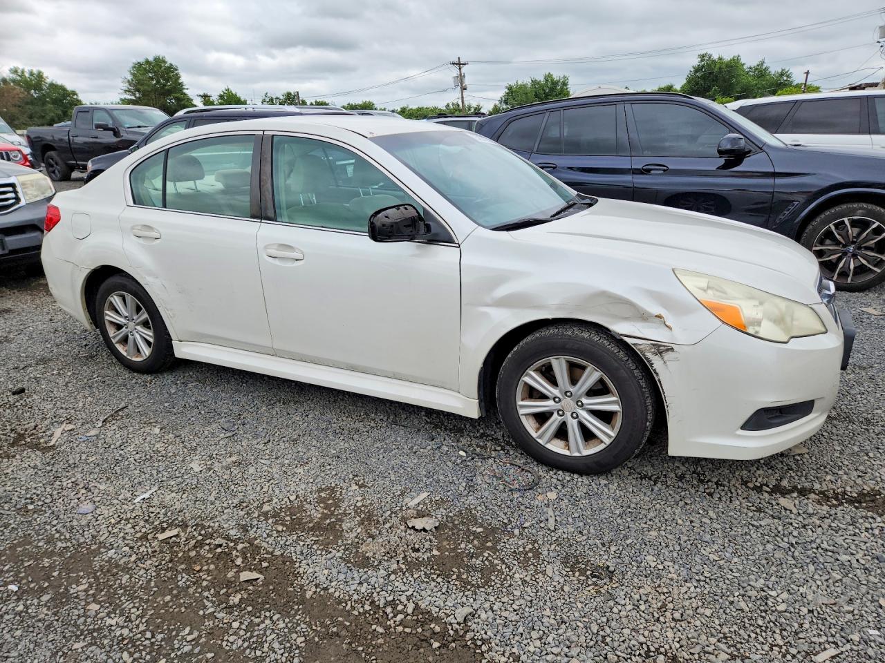 2011 Subaru Legacy 2.5i Premium White vin: 4S3BMBC69B3245292