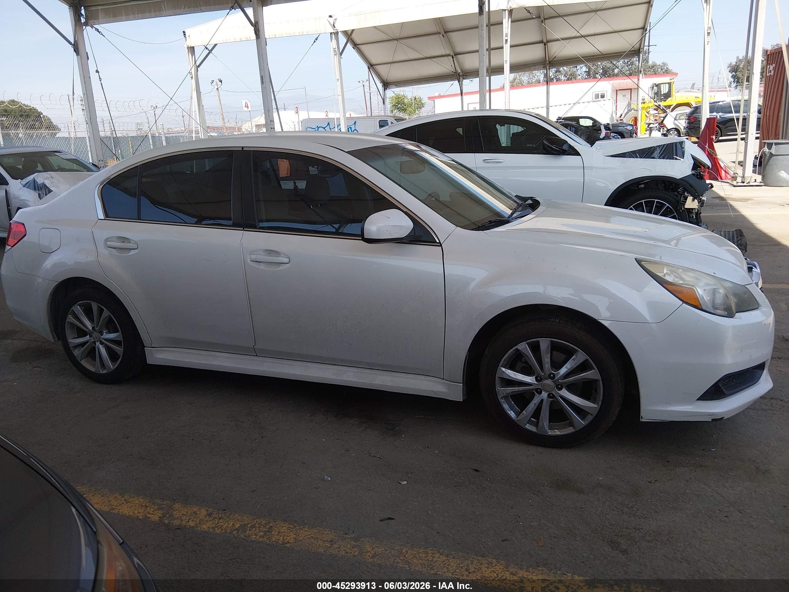 2014 Subaru Legacy 2.5i Premium White vin: 4S3BMBC69E3005972
