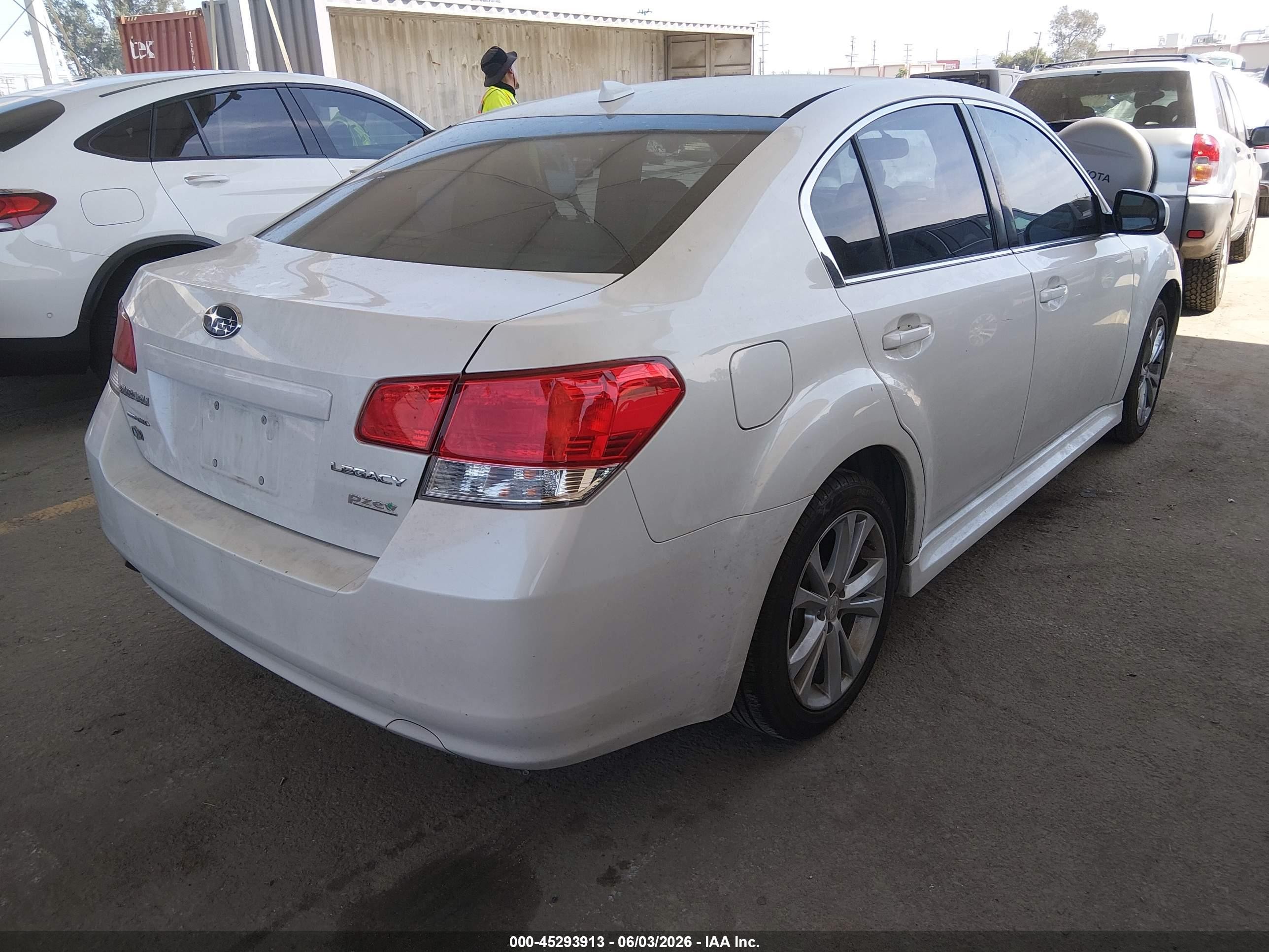 2014 Subaru Legacy 2.5i Premium White vin: 4S3BMBC69E3005972