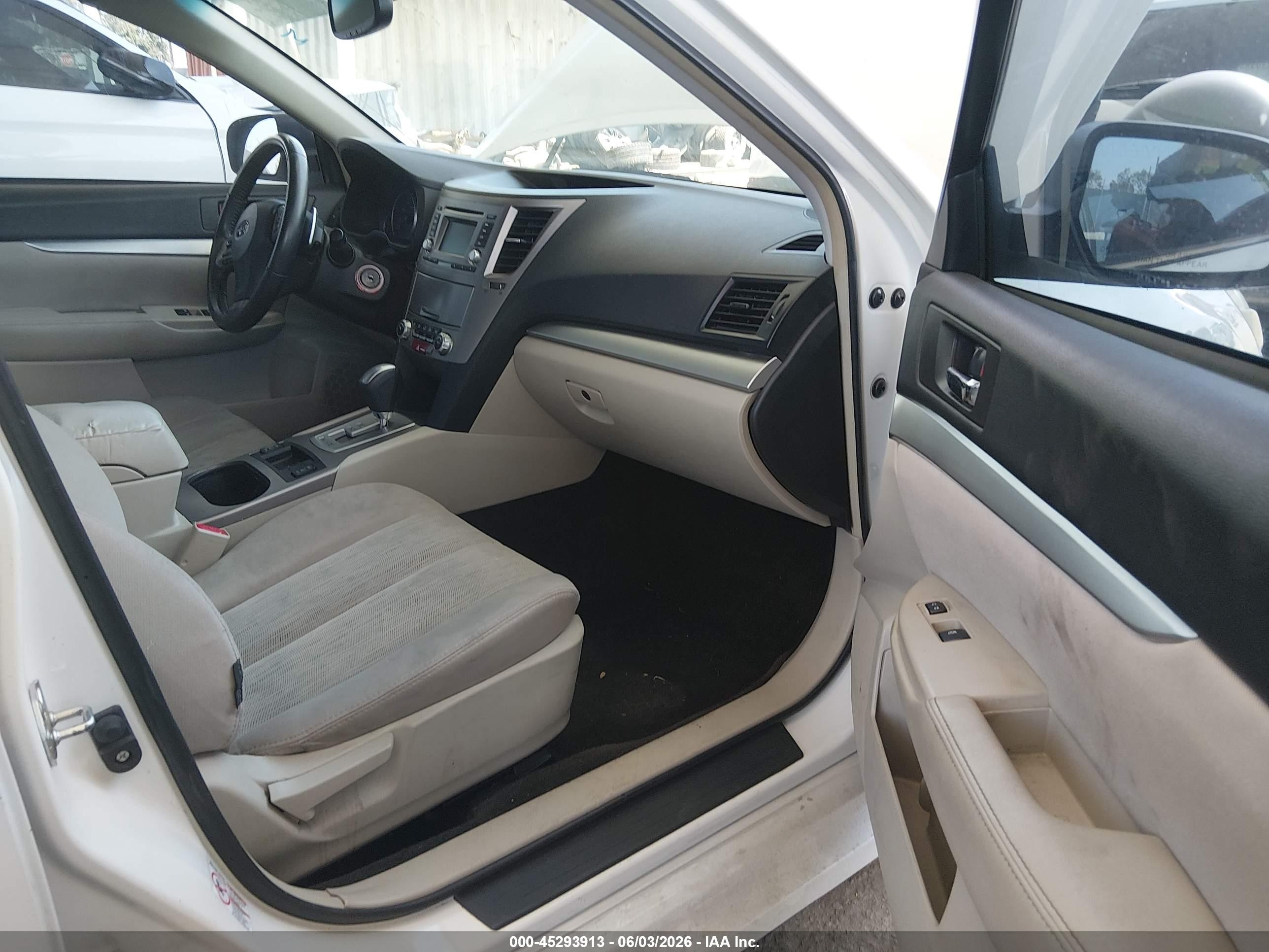 2014 Subaru Legacy 2.5i Premium White vin: 4S3BMBC69E3005972