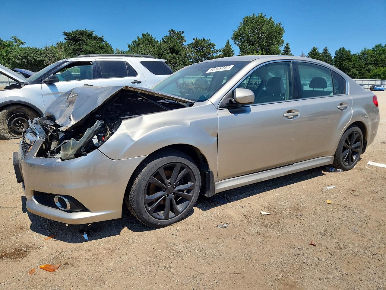 2014 Subaru Legacy 2.5i Premium Серебряный vin: 4S3BMBC69E3032282