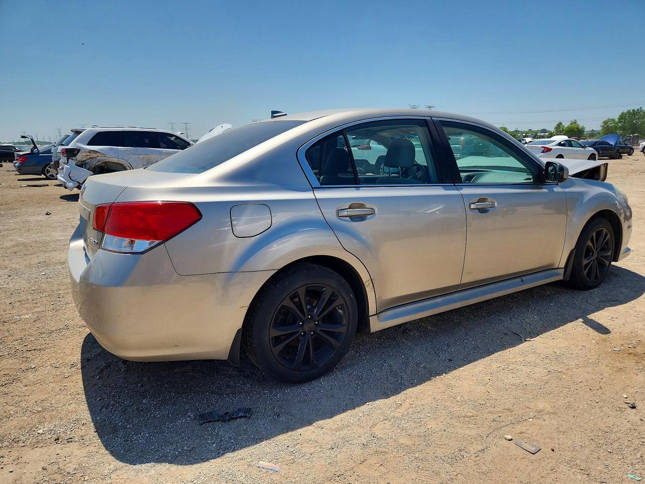 2014 Subaru Legacy 2.5i Premium Серебряный vin: 4S3BMBC69E3032282