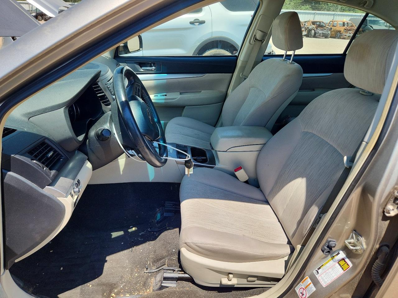 2014 Subaru Legacy 2.5i Premium Серебряный vin: 4S3BMBC69E3032282
