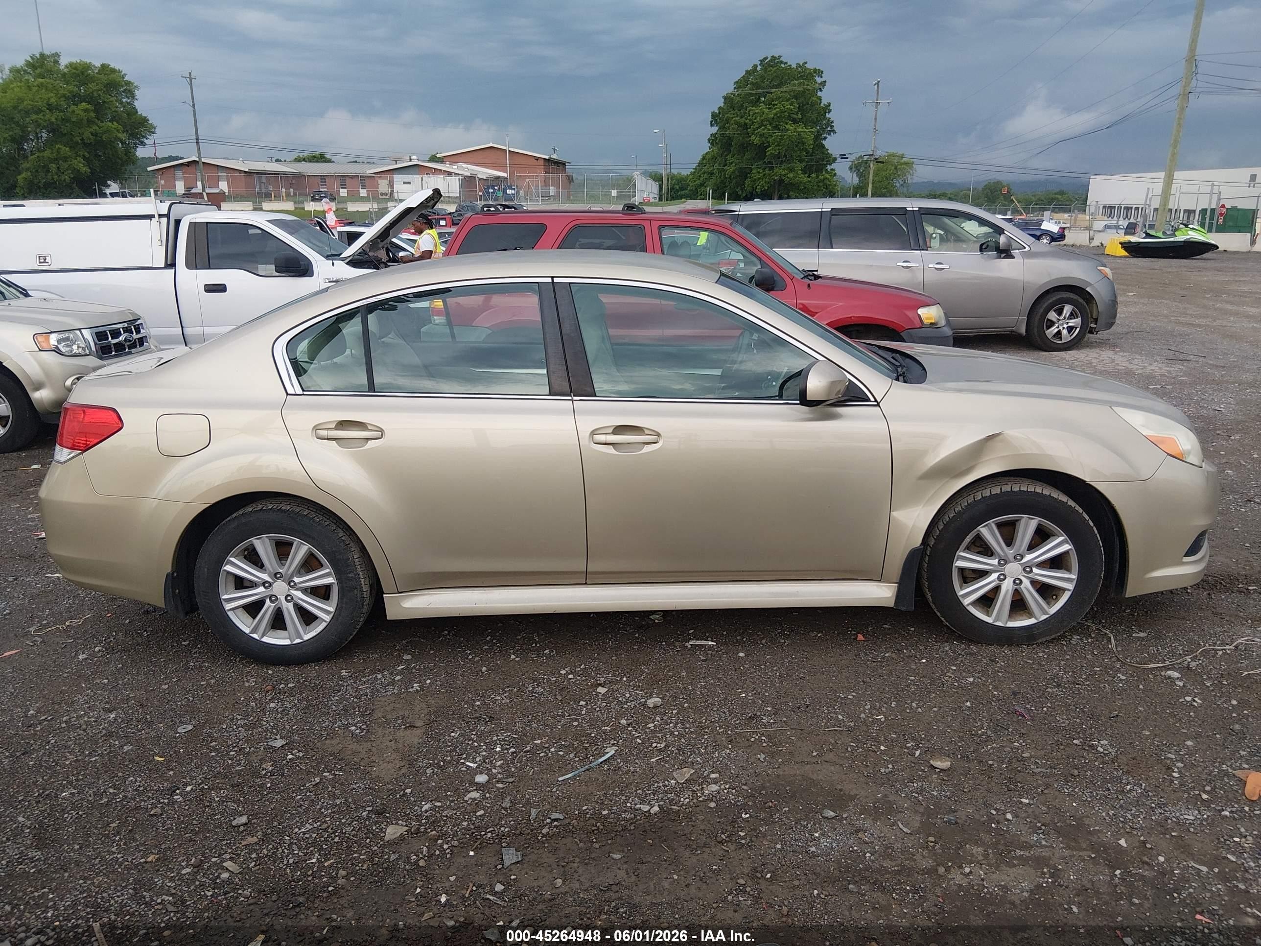 2010 Subaru Legacy 2.5i Premium Tan vin: 4S3BMBC6XA3222036