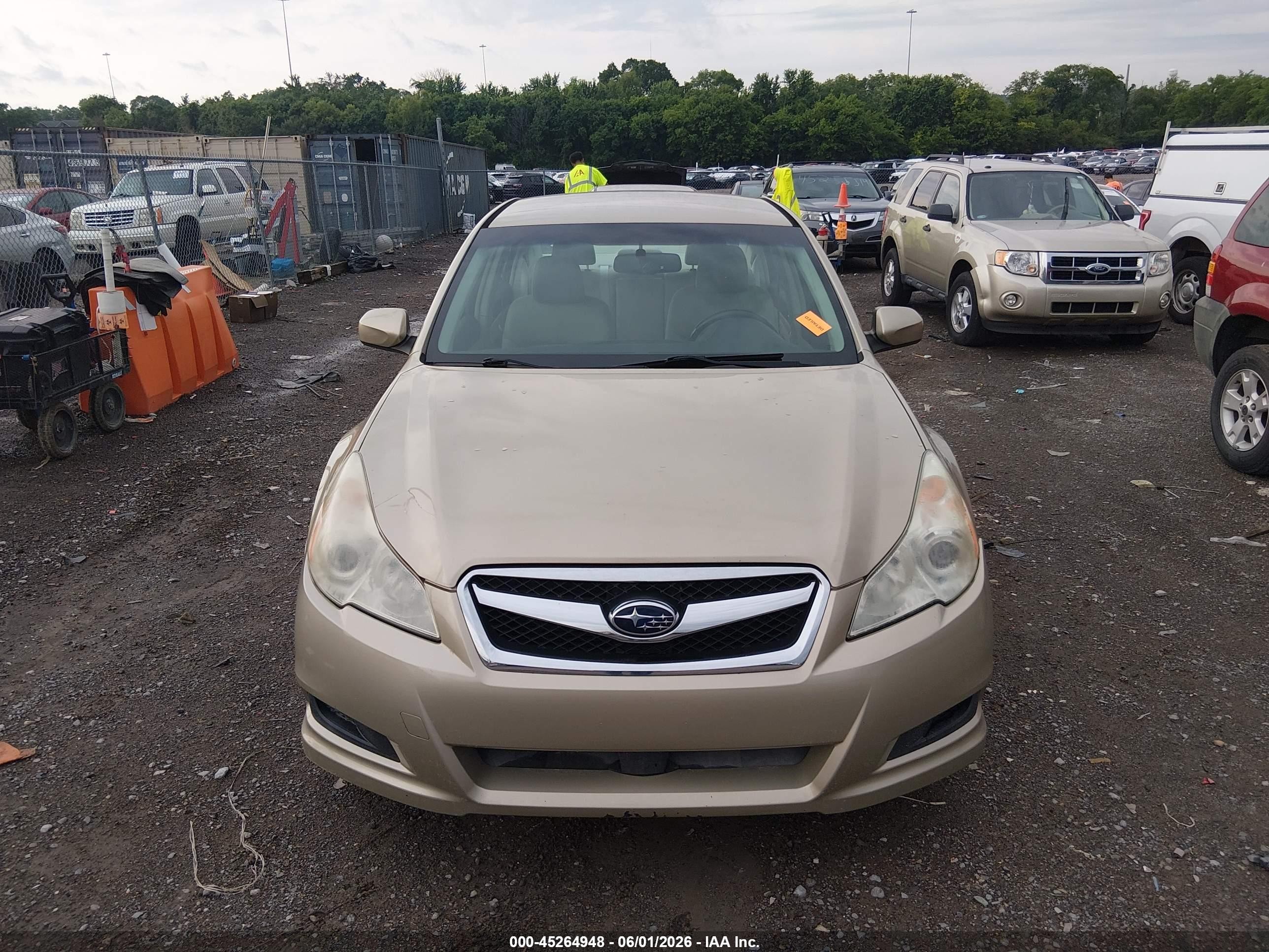 2010 Subaru Legacy 2.5i Premium Tan vin: 4S3BMBC6XA3222036