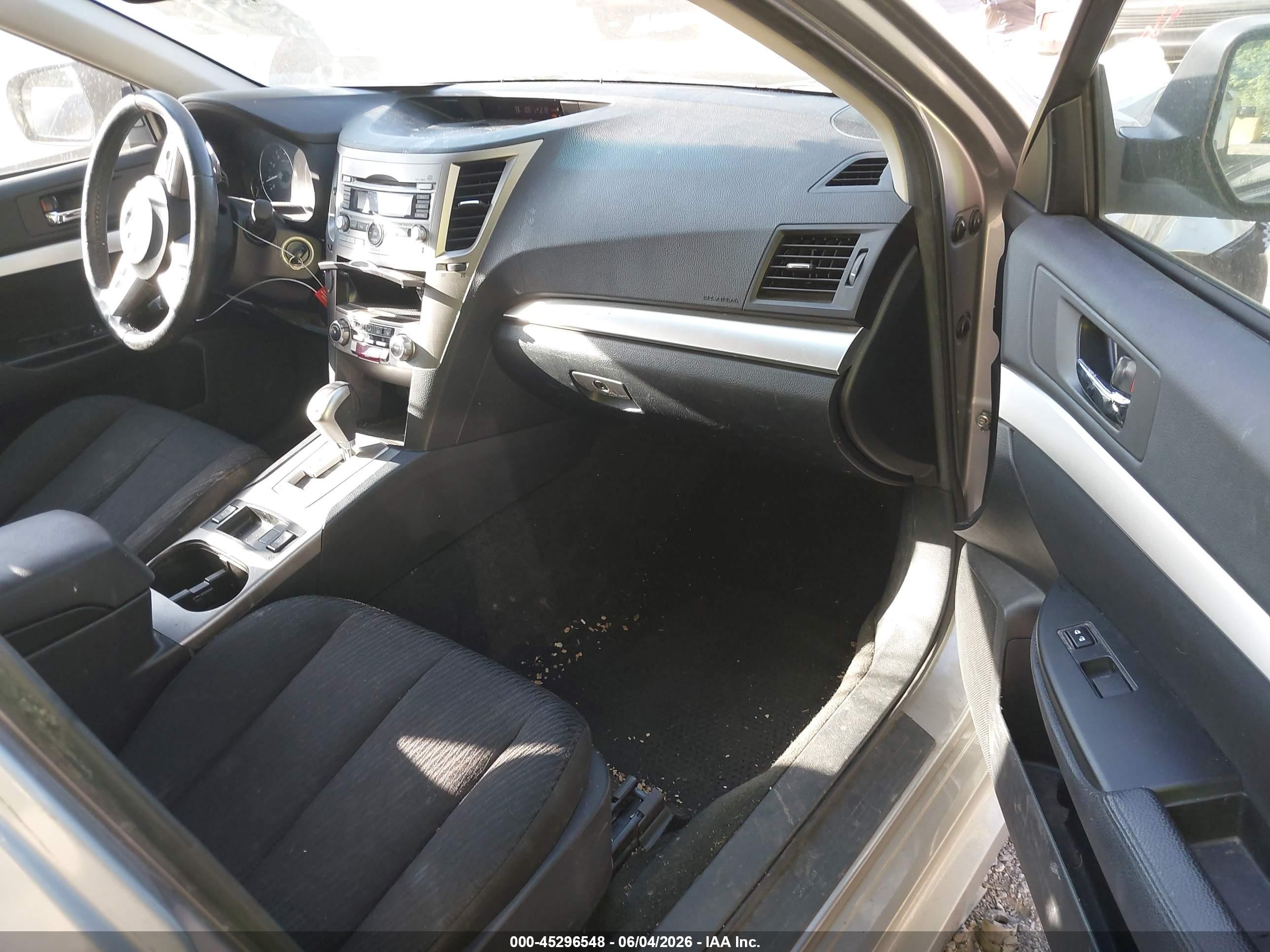 2011 Subaru Legacy 2.5i Premium Silver vin: 4S3BMBC6XB3236181