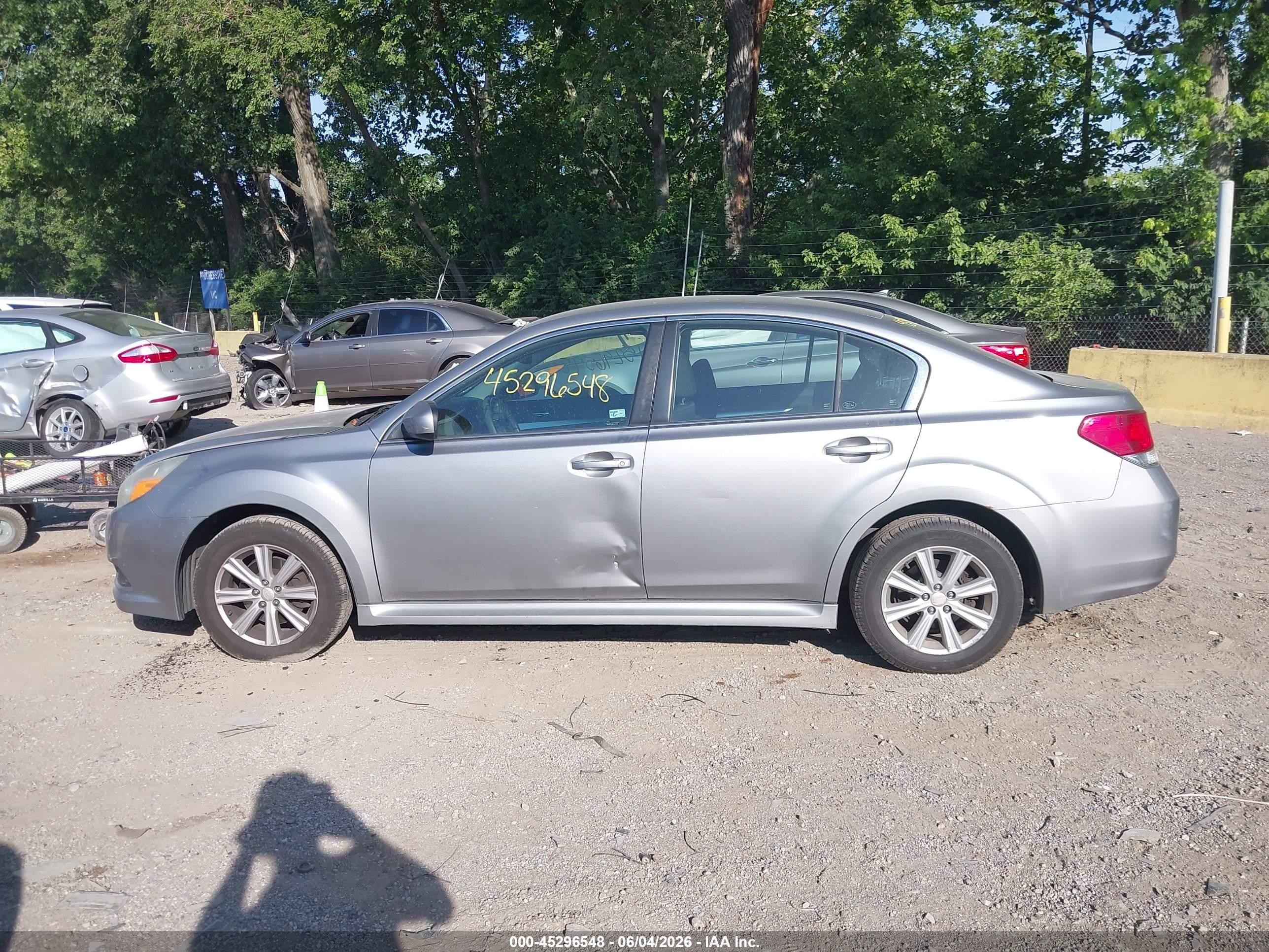 2011 Subaru Legacy 2.5i Premium Silver vin: 4S3BMBC6XB3236181