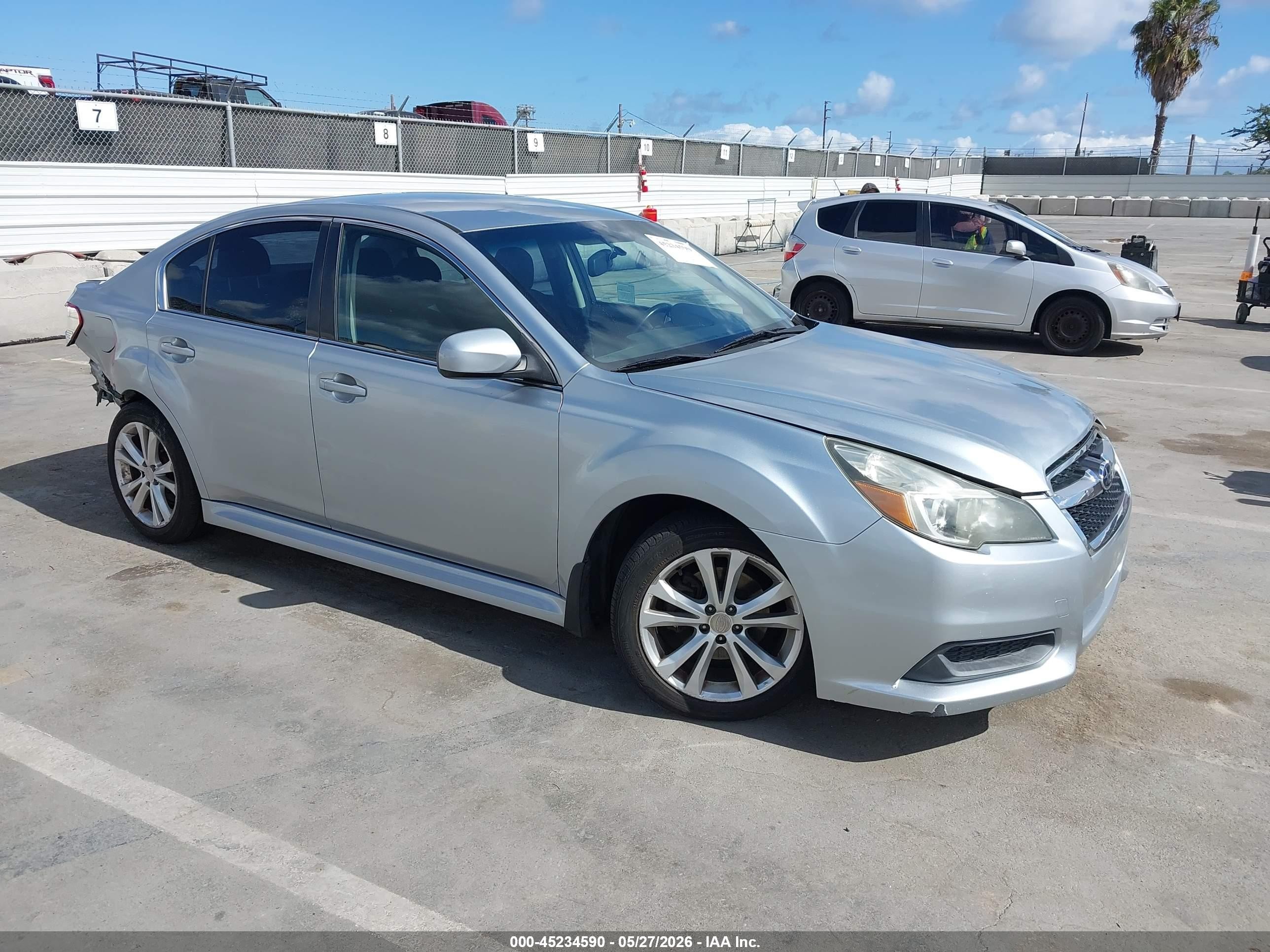 2013 Subaru Legacy 2.5i Premium Серебряный vin: 4S3BMBC6XD3005719