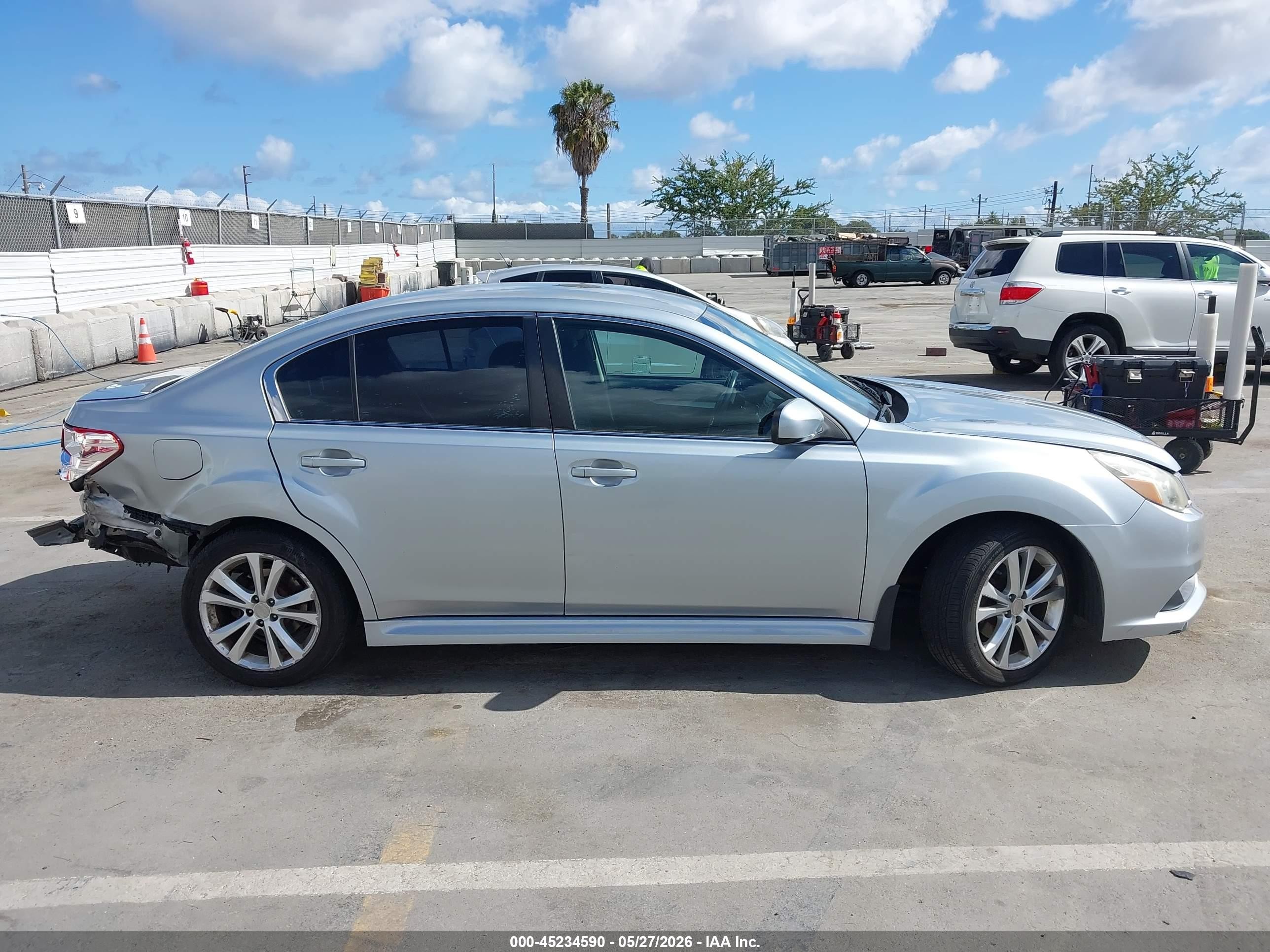 2013 Subaru Legacy 2.5i Premium Silver vin: 4S3BMBC6XD3005719