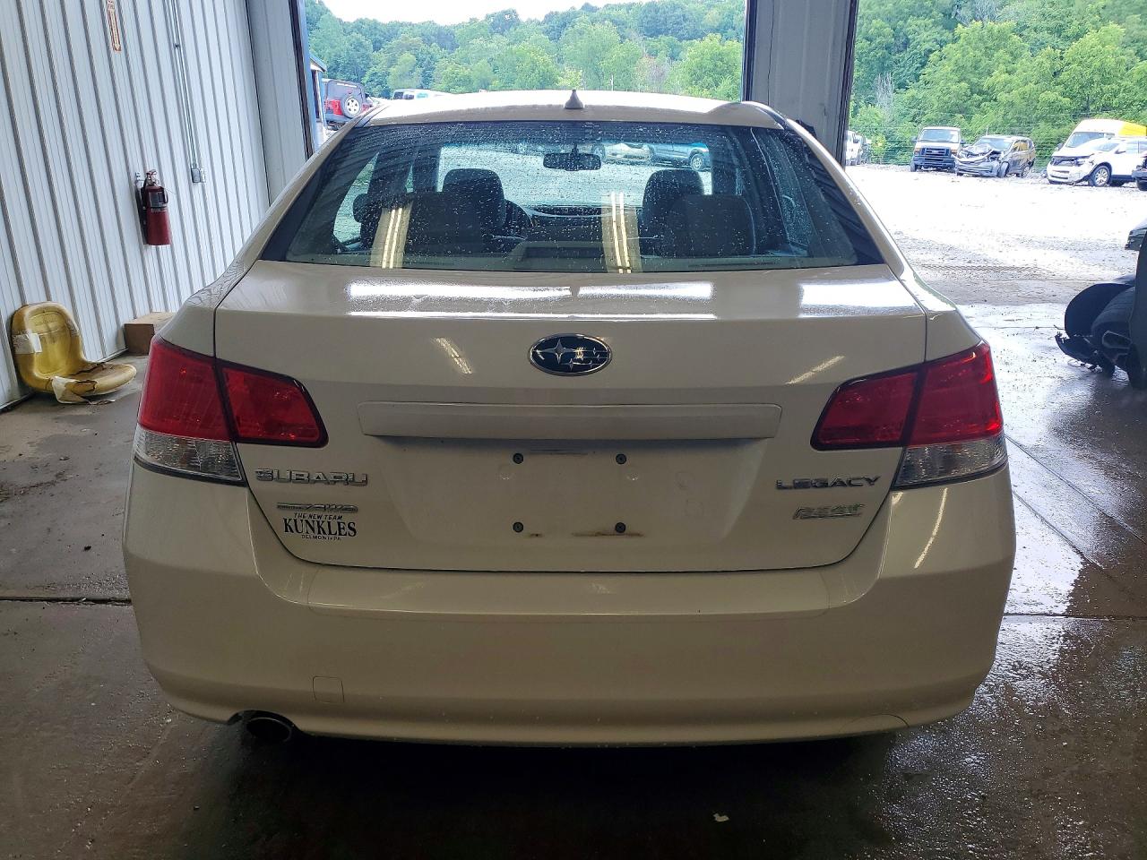 2014 Subaru Legacy 2.5i Premium White vin: 4S3BMBC6XE3024997