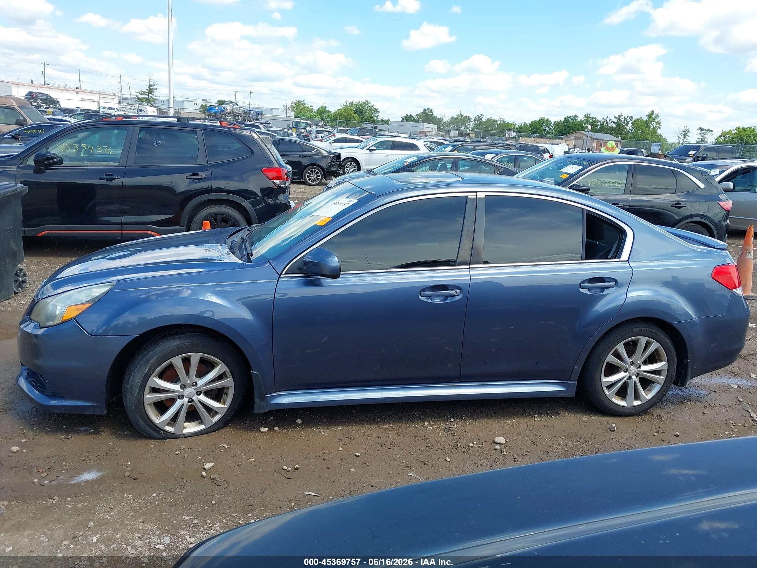 2014 Subaru Legacy 2.5i Premium Blue vin: 4S3BMBD62E3014088