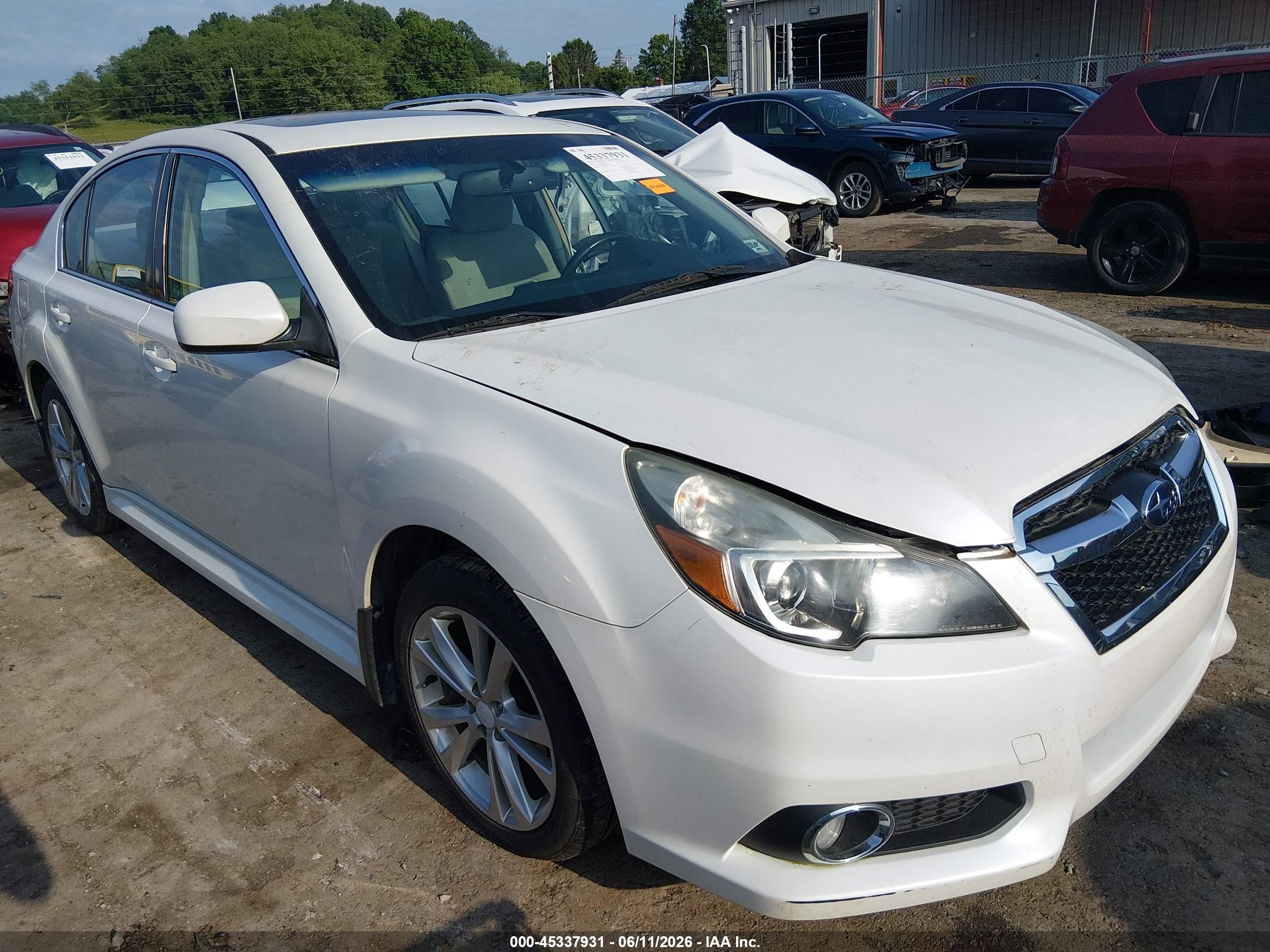 2014 Subaru Legacy 2.5i Premium White vin: 4S3BMBD66E3028480