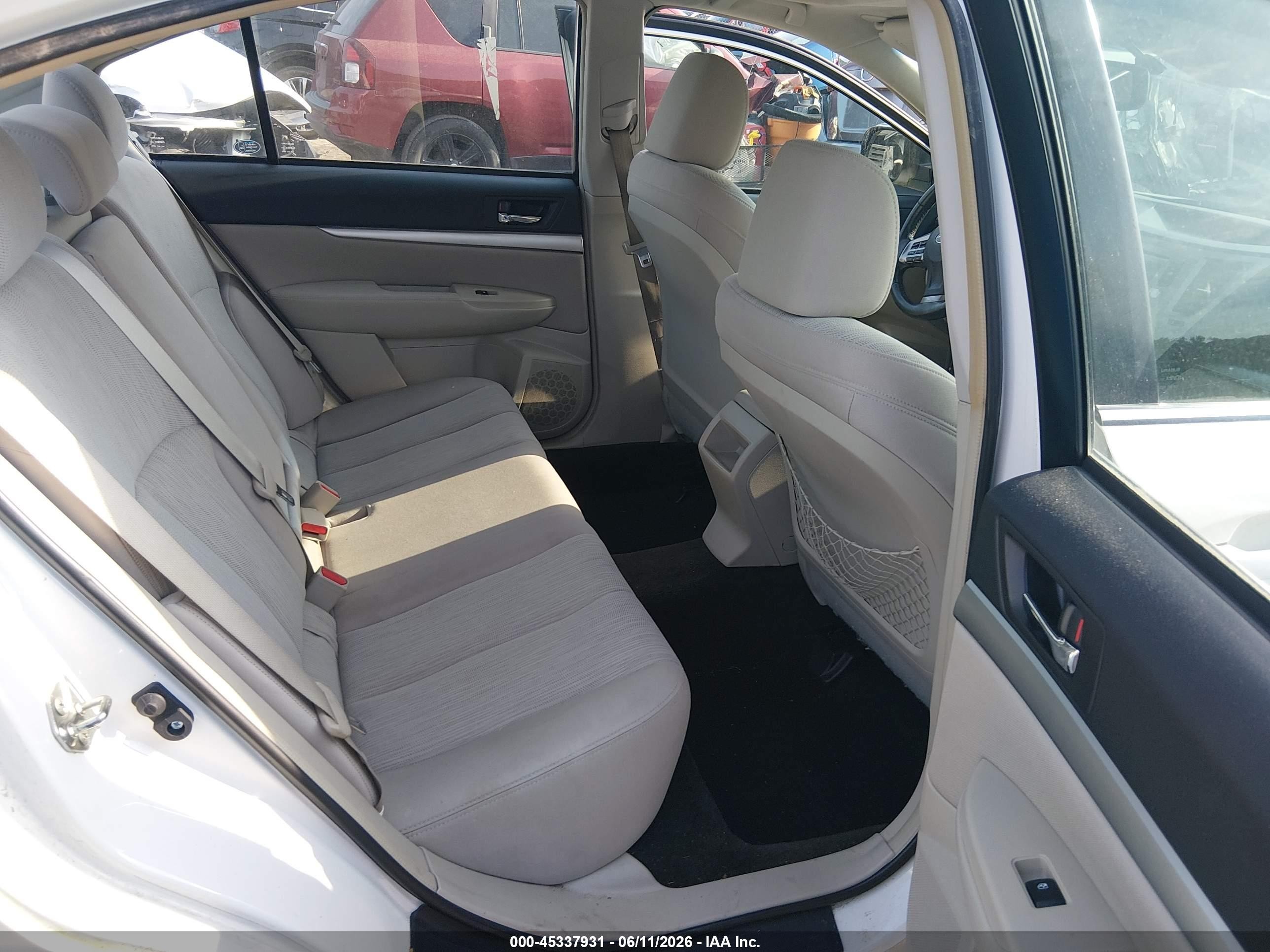 2014 Subaru Legacy 2.5i Premium White vin: 4S3BMBD66E3028480