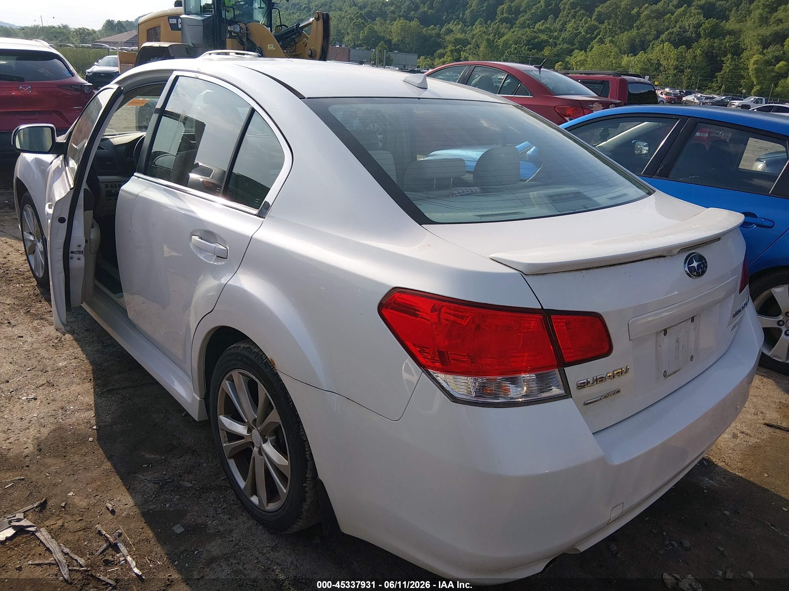 2014 Subaru Legacy 2.5i Premium White vin: 4S3BMBD66E3028480