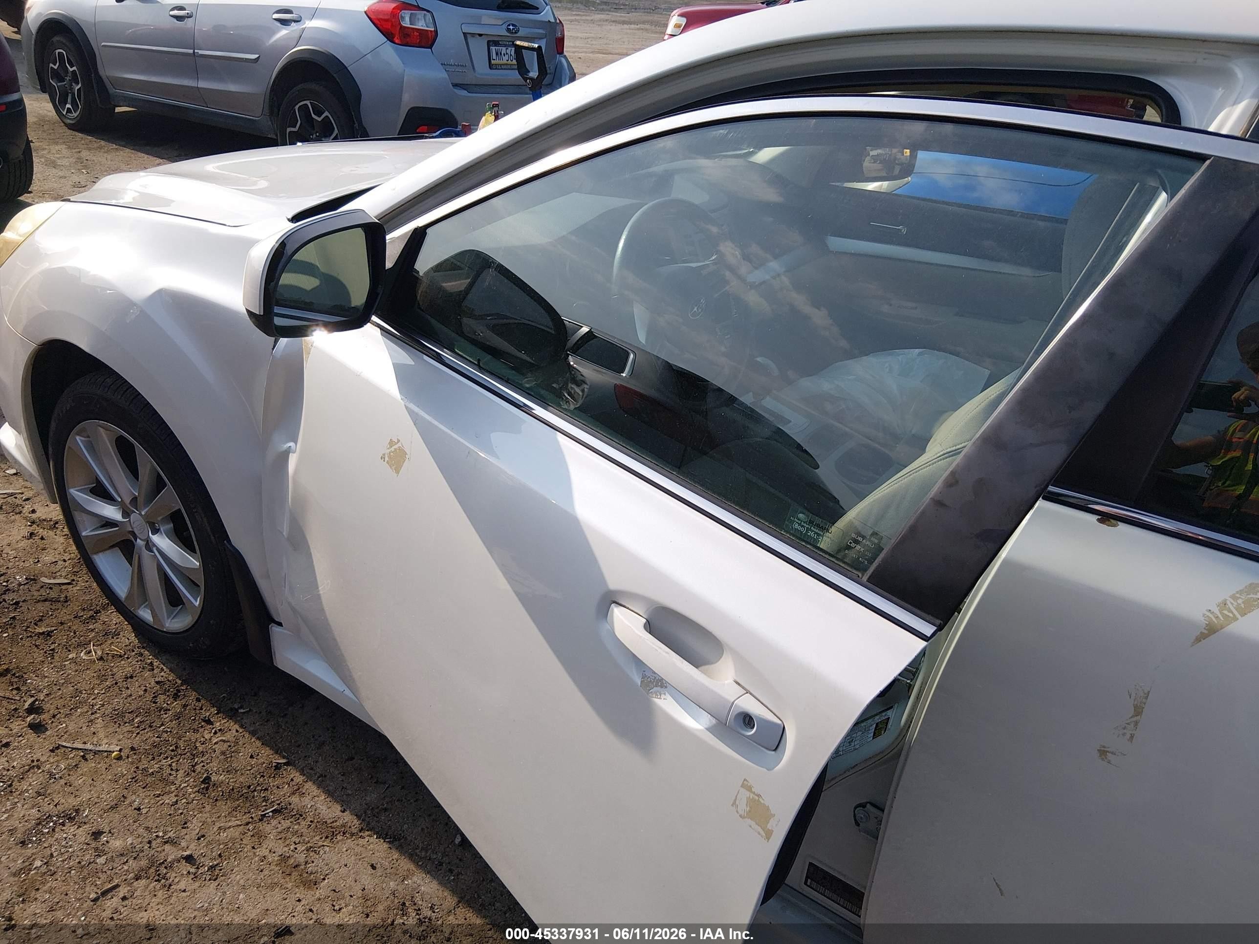 2014 Subaru Legacy 2.5i Premium White vin: 4S3BMBD66E3028480