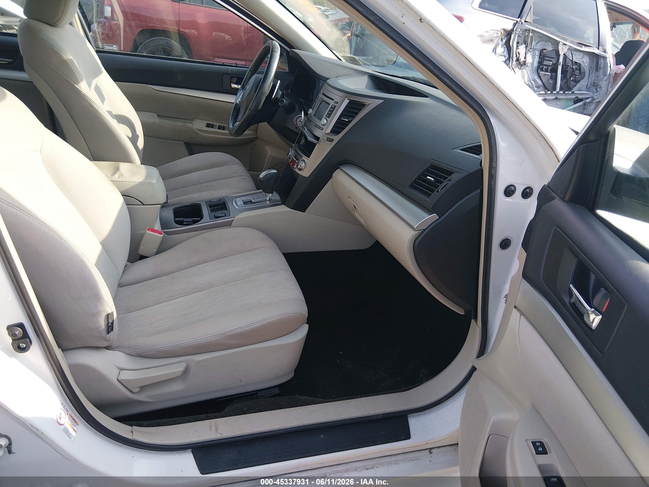 2014 Subaru Legacy 2.5i Premium White vin: 4S3BMBD66E3028480