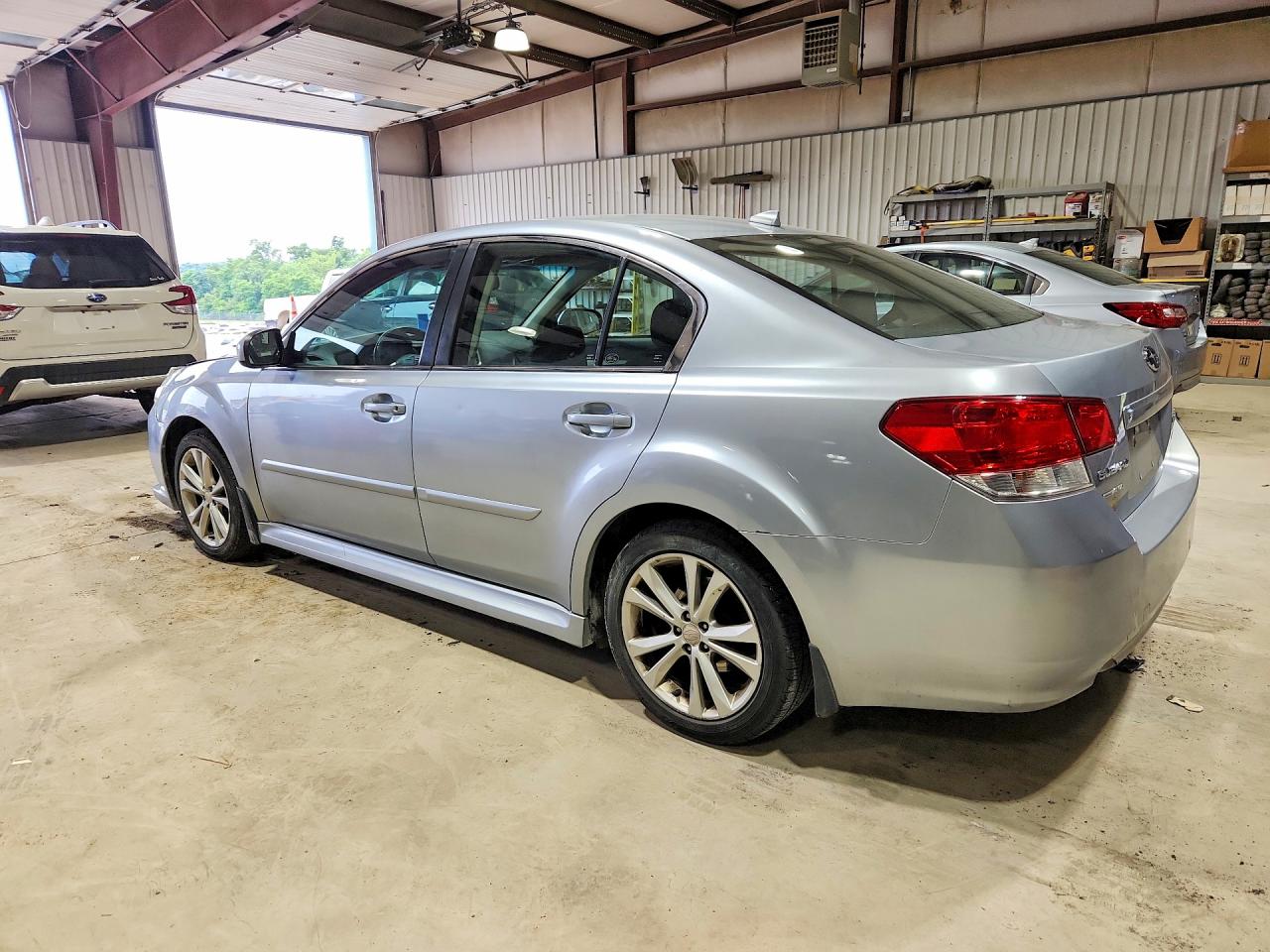 2014 Subaru Legacy 2.5i Premium Silver vin: 4S3BMBD67E3022333
