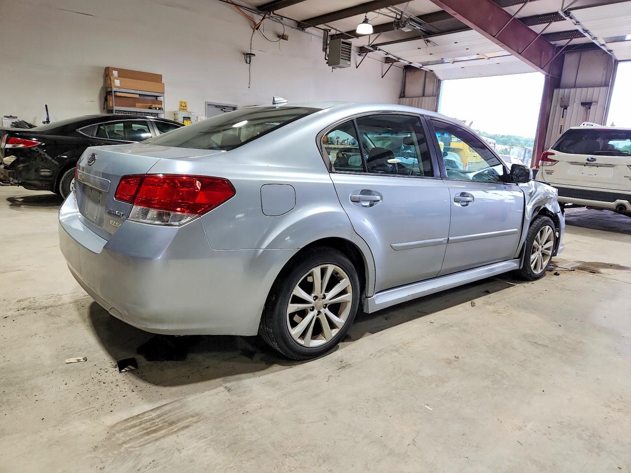 2014 Subaru Legacy 2.5i Premium Silver vin: 4S3BMBD67E3022333
