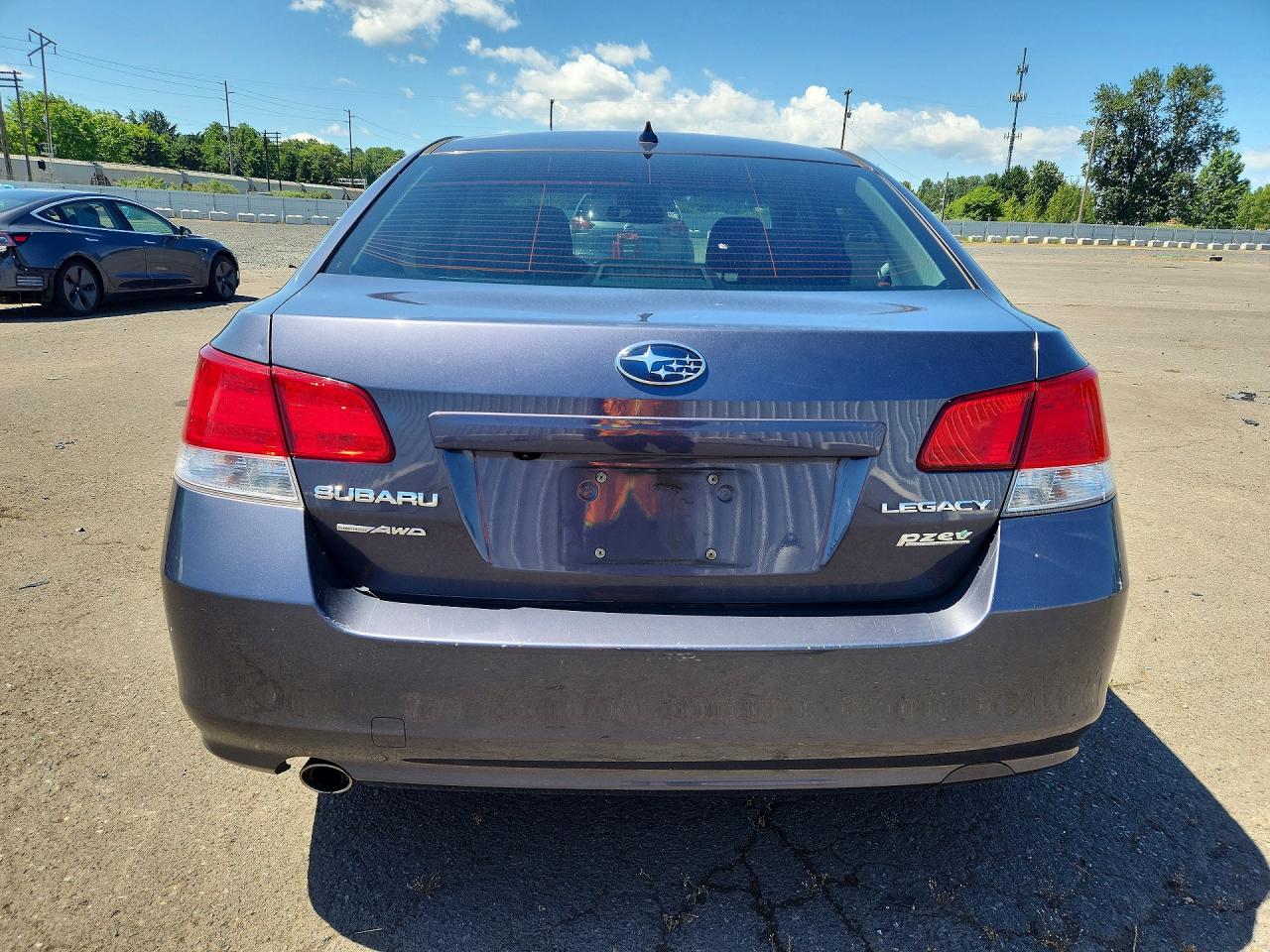 2014 Subaru Legacy 2.5i Premium Gray vin: 4S3BMBD69E3008210