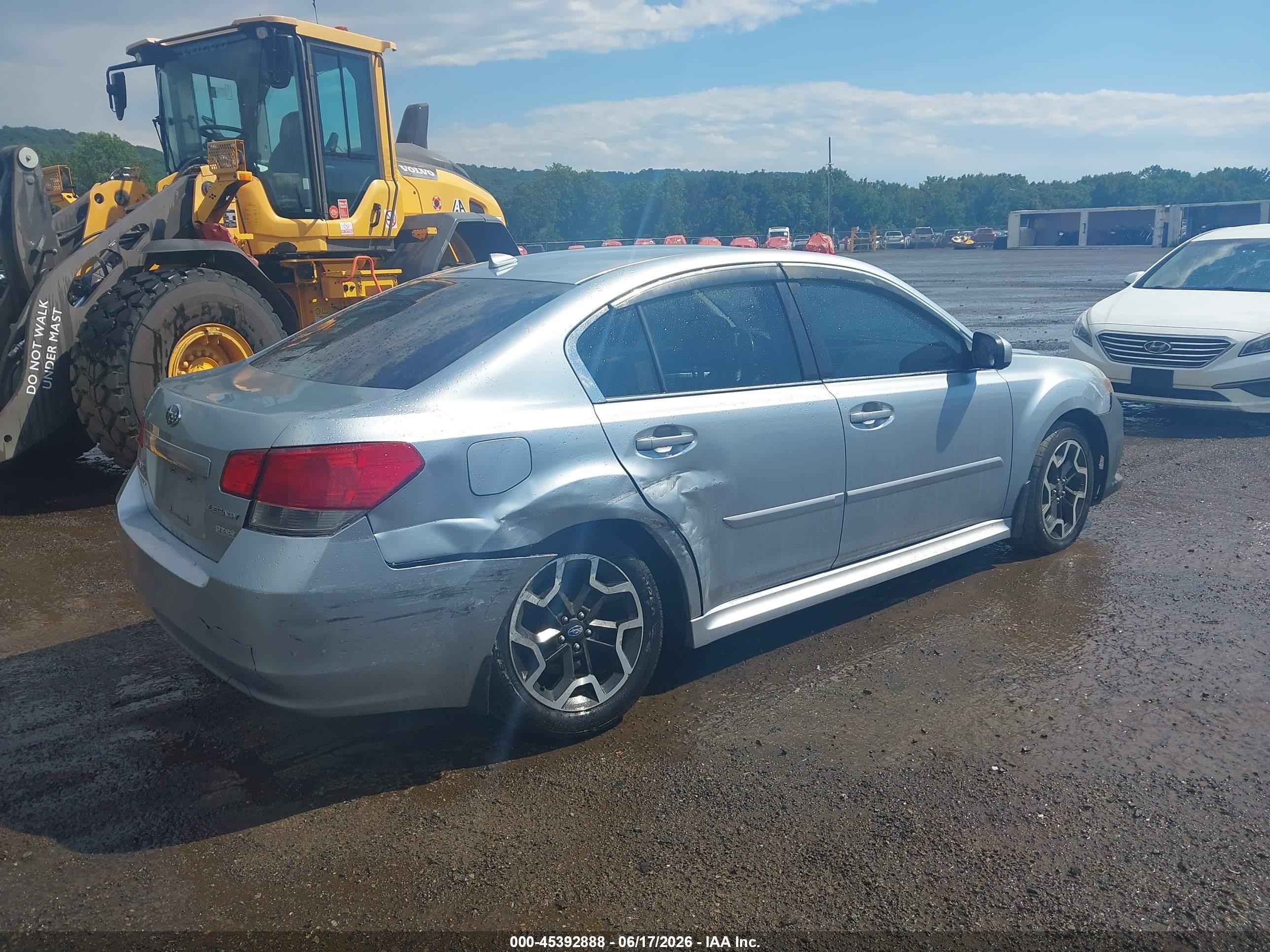 2014 Subaru Legacy 2.5i Premium Silver vin: 4S3BMBD69E3026111