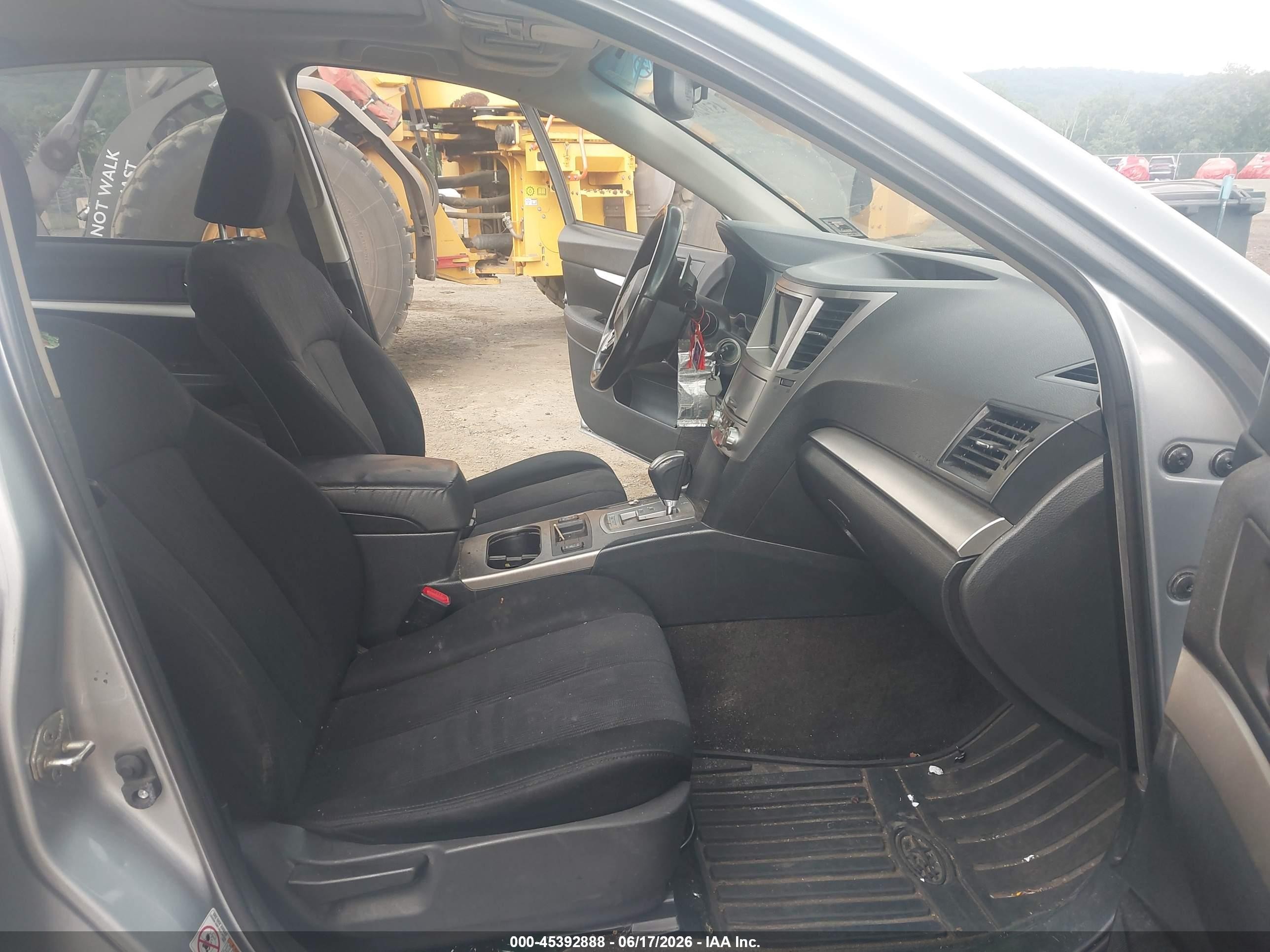 2014 Subaru Legacy 2.5i Premium Silver vin: 4S3BMBD69E3026111