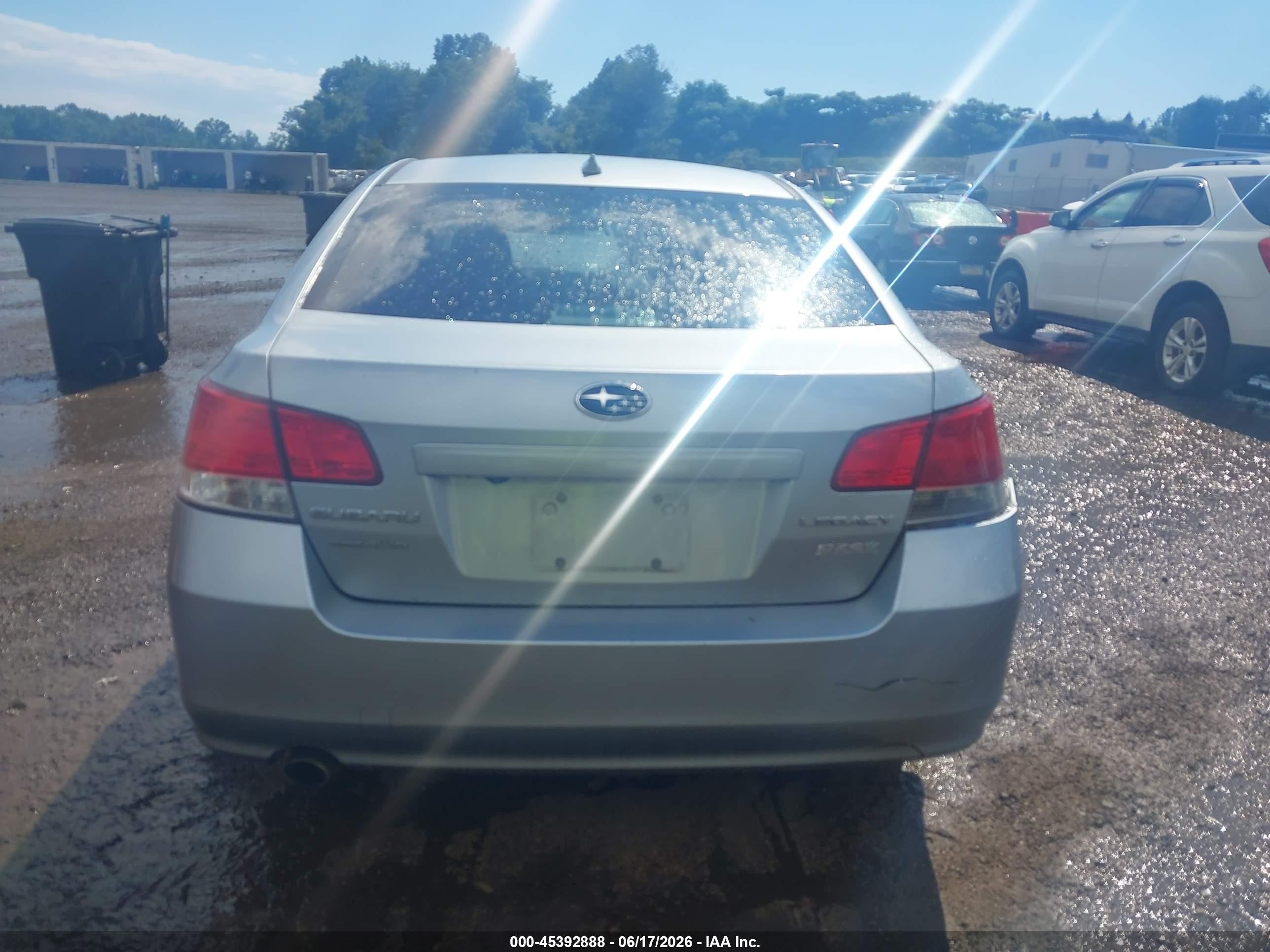 2014 Subaru Legacy 2.5i Premium Silver vin: 4S3BMBD69E3026111