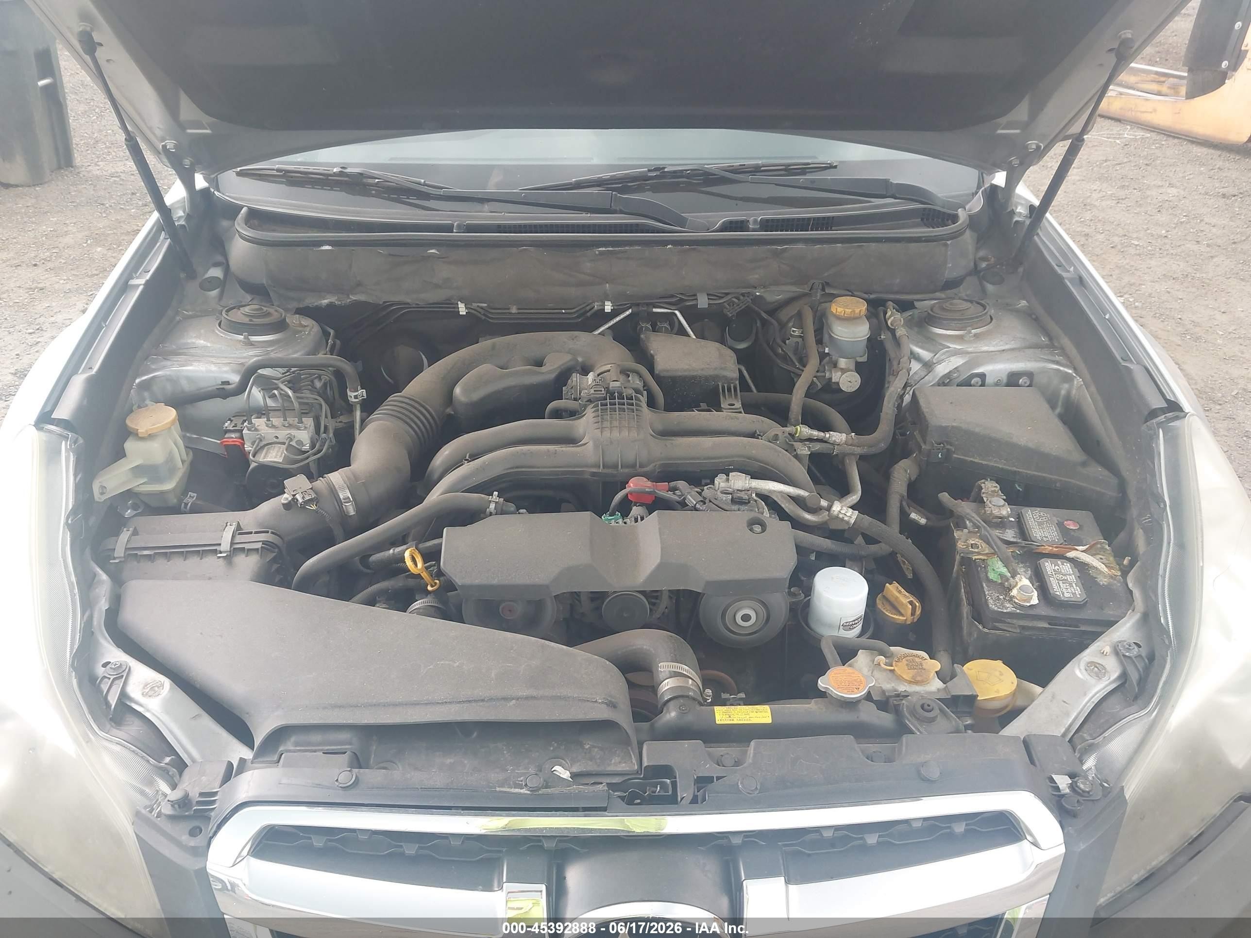 2014 Subaru Legacy 2.5i Premium Silver vin: 4S3BMBD69E3026111