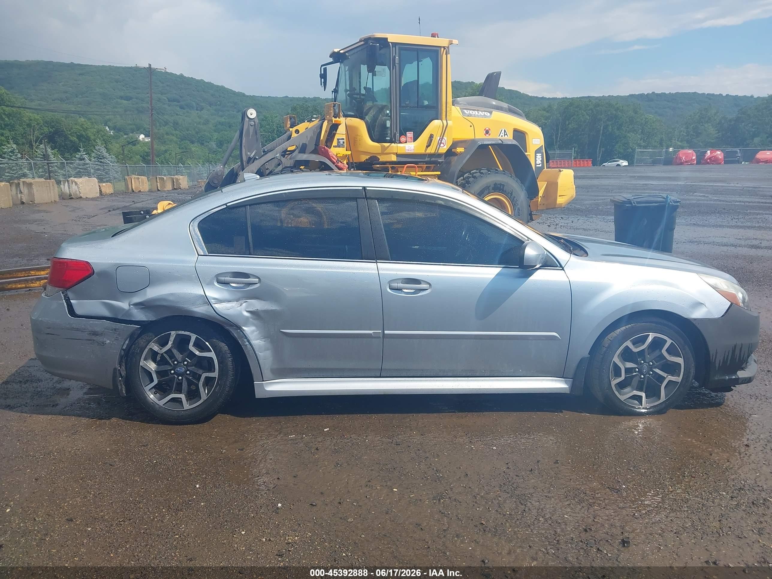 2014 Subaru Legacy 2.5i Premium Silver vin: 4S3BMBD69E3026111