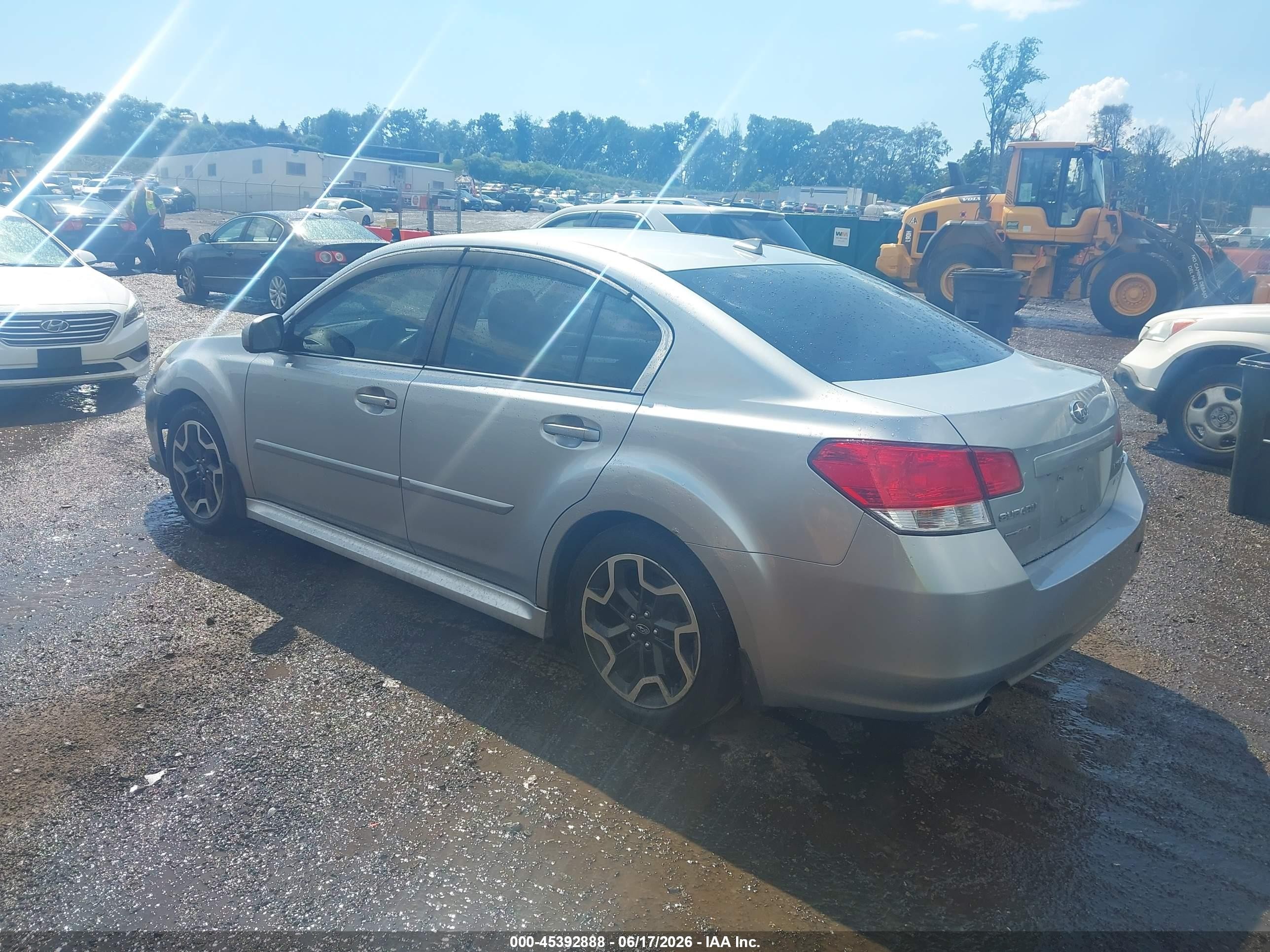 2014 Subaru Legacy 2.5i Premium Silver vin: 4S3BMBD69E3026111