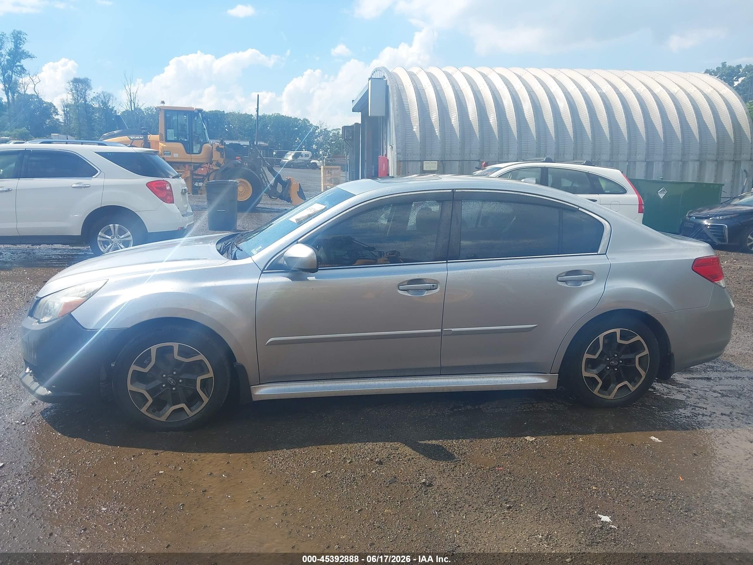 2014 Subaru Legacy 2.5i Premium Silver vin: 4S3BMBD69E3026111