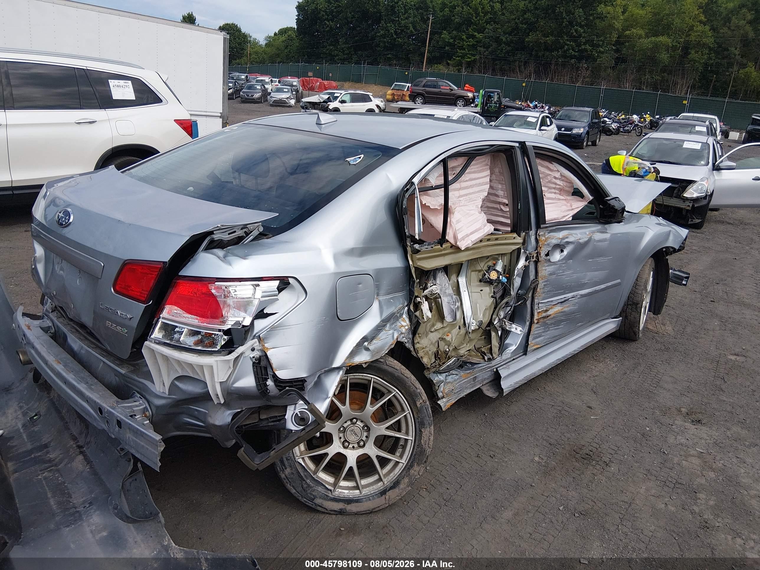 2014 Subaru Legacy 2.5i Premium Silver vin: 4S3BMBE69E3012014