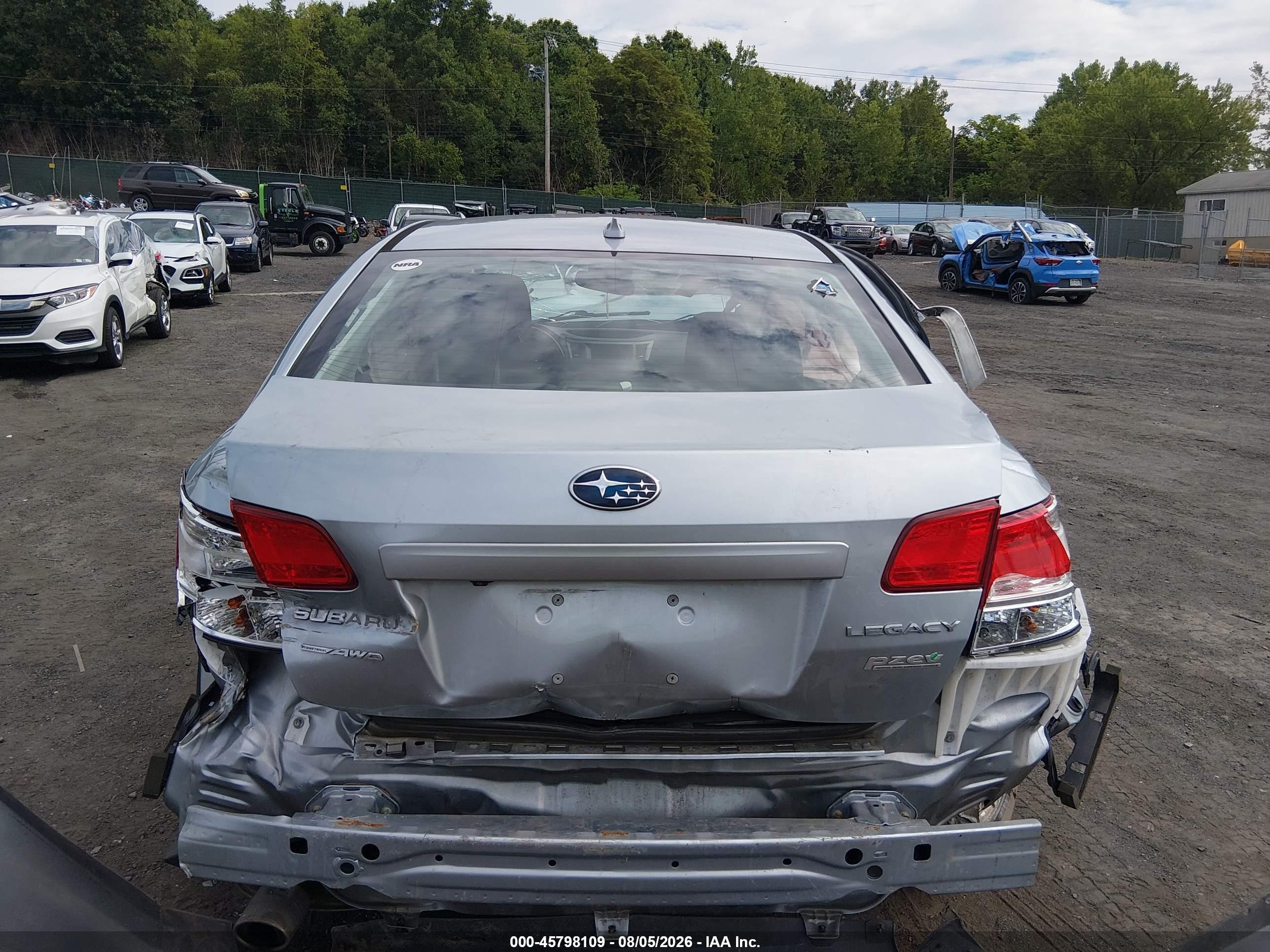 2014 Subaru Legacy 2.5i Premium Silver vin: 4S3BMBE69E3012014