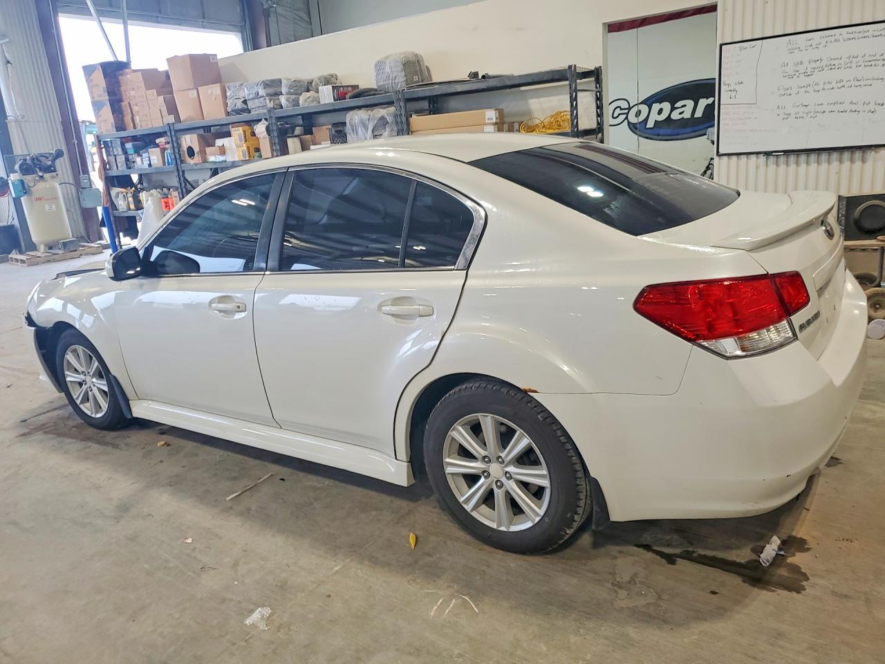 2010 Subaru Legacy 2.5i Premium Белый vin: 4S3BMBF60A3222915
