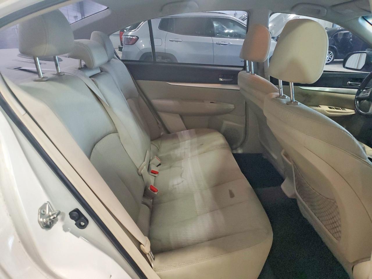 2010 Subaru Legacy 2.5i Premium Белый vin: 4S3BMBF60A3222915