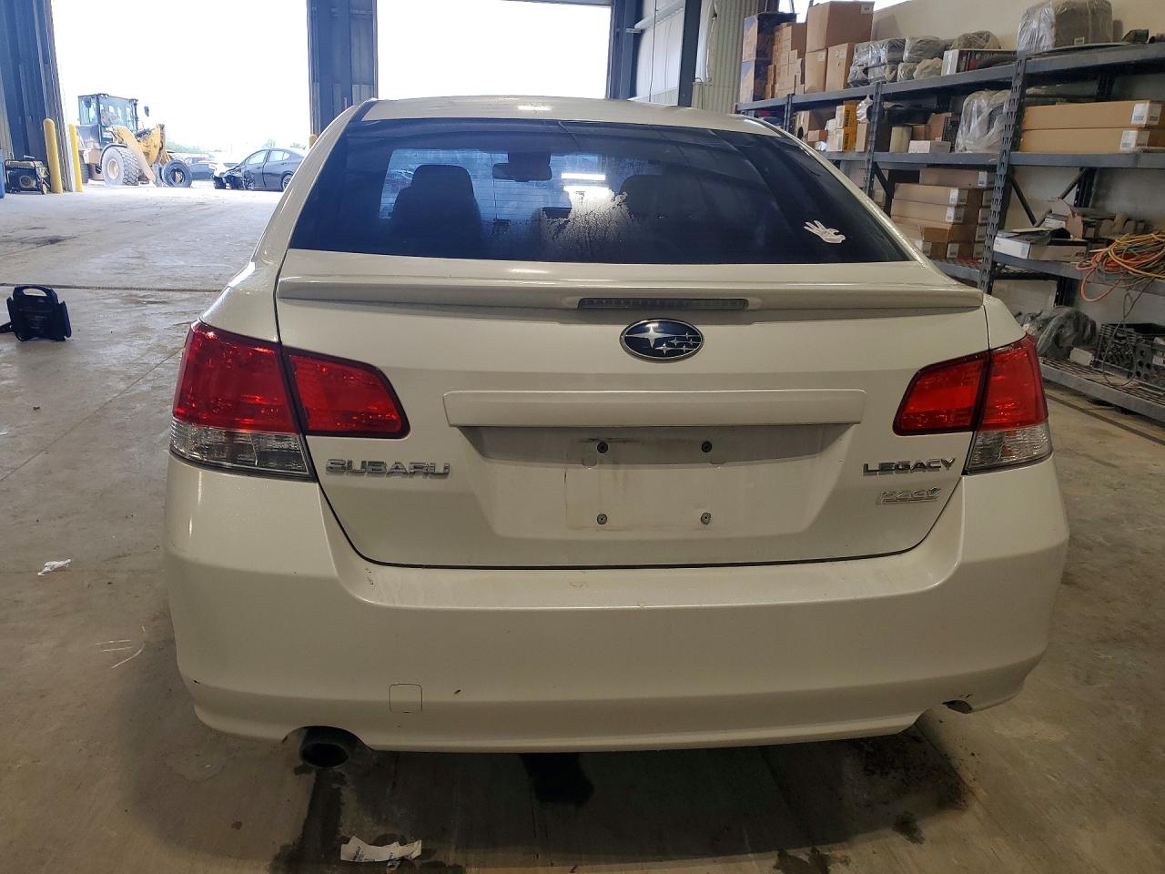 2010 Subaru Legacy 2.5i Premium Белый vin: 4S3BMBF60A3222915
